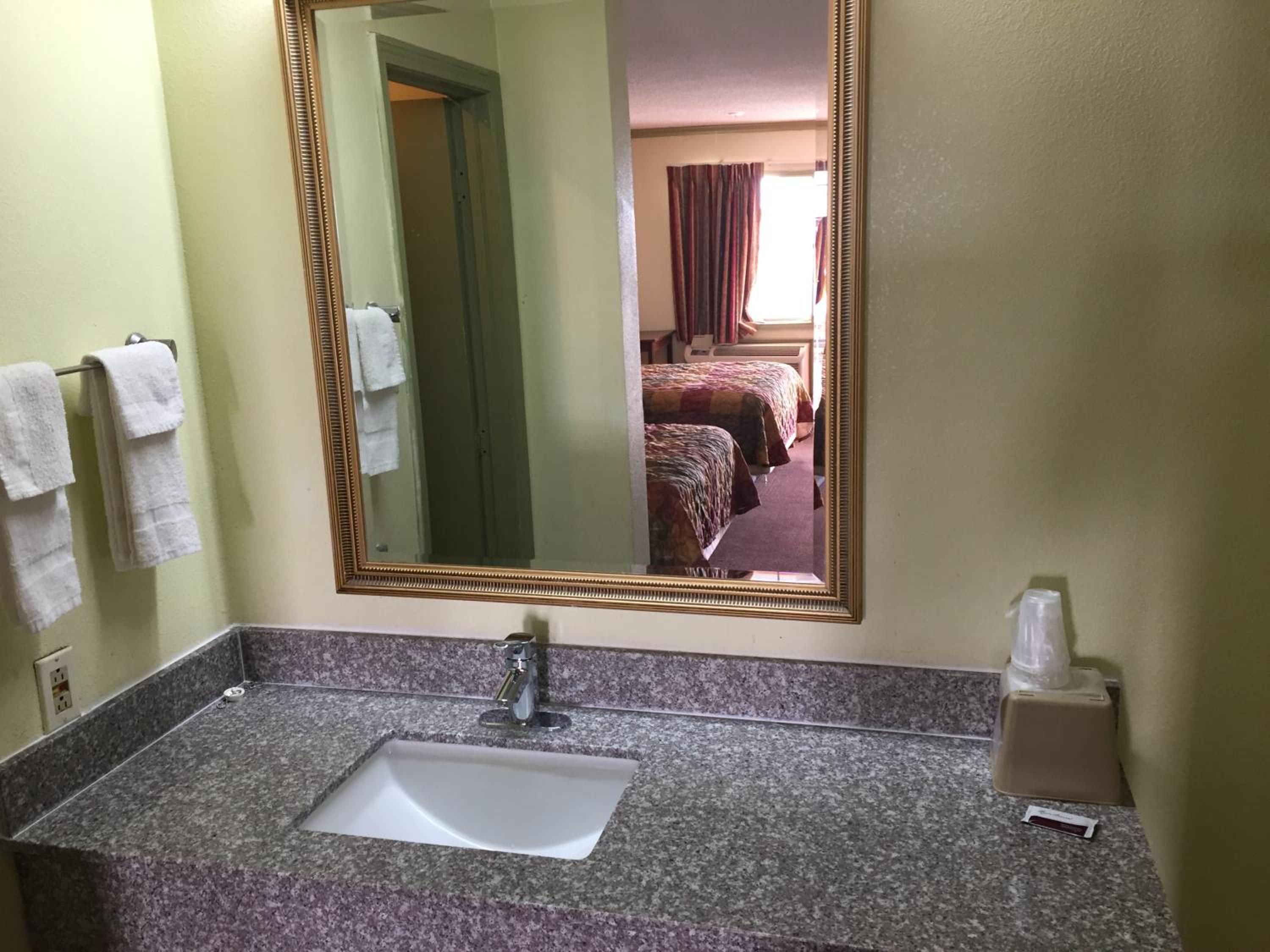 Double Room with Two Double Beds - Non-Smoking photo 3