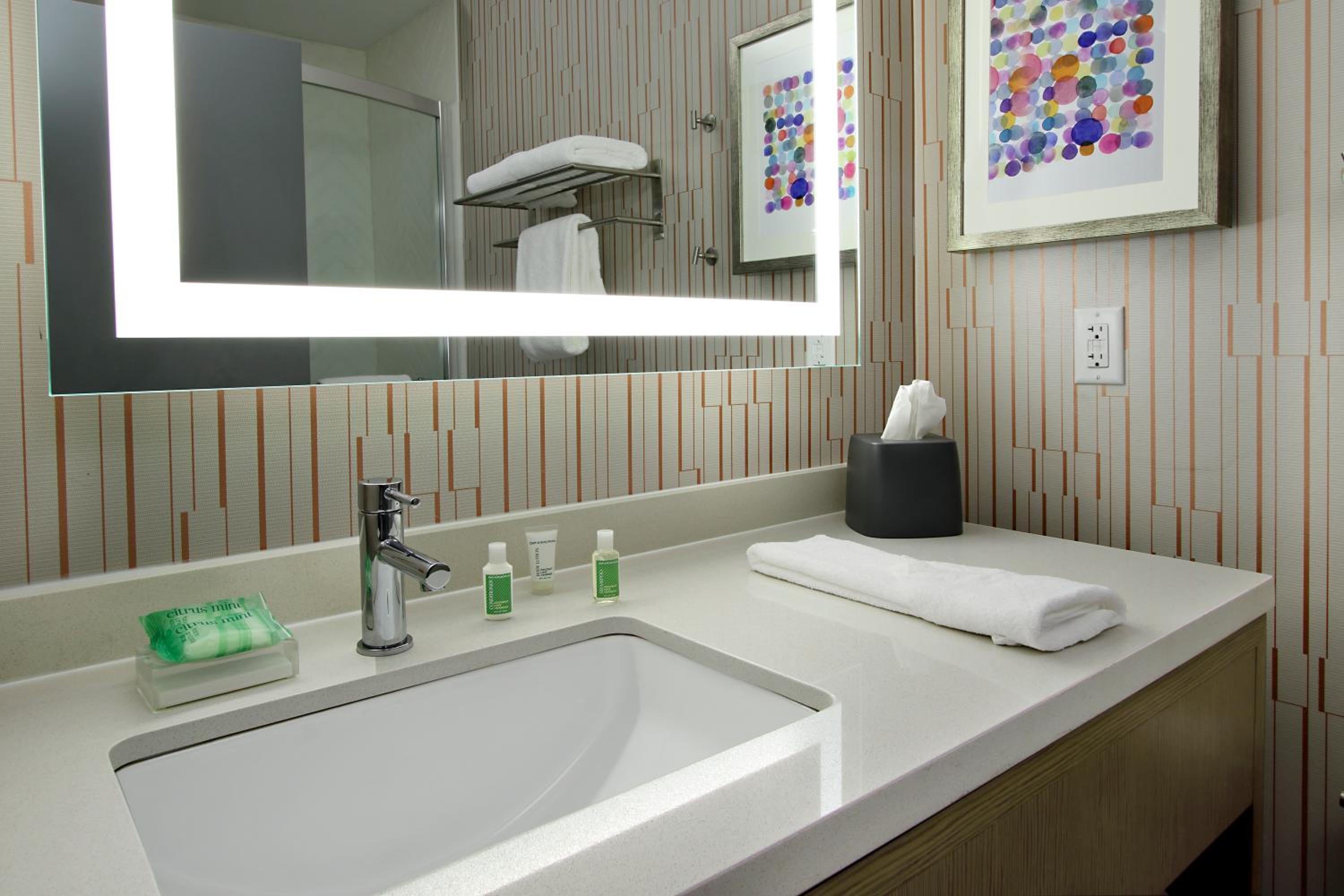 Standard King Room - Photo 6