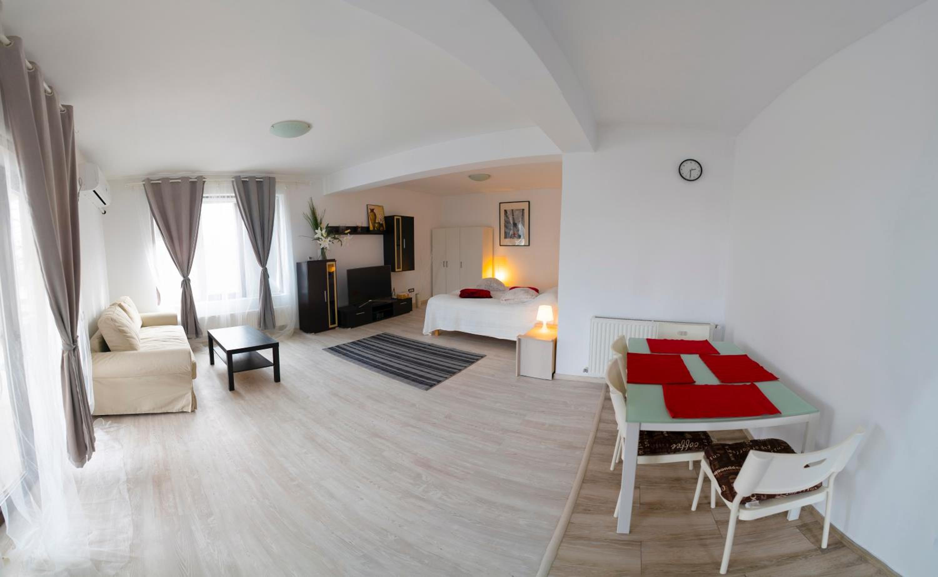 Apartment with Terrace - Photo 21