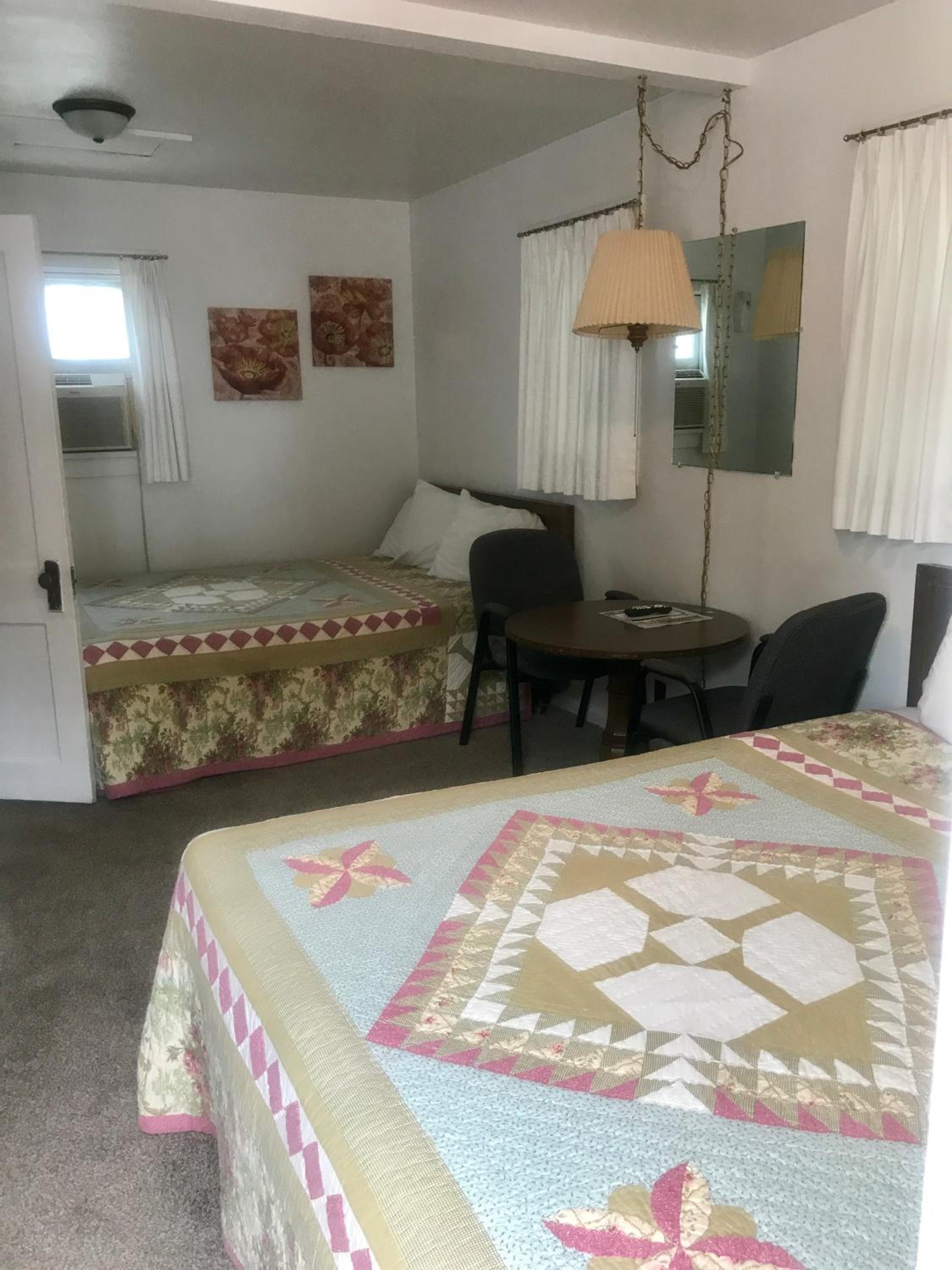 Queen Room with Two Queen Beds - Photo 2