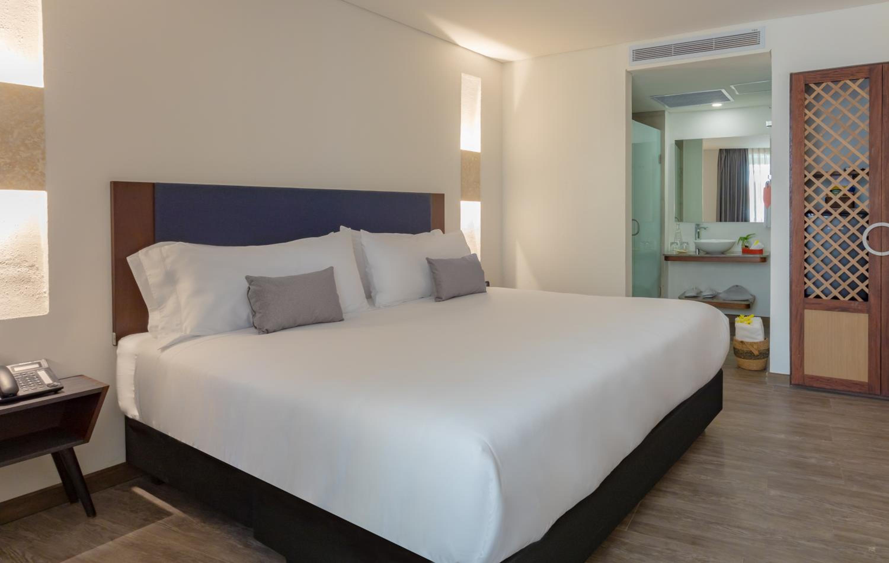 Deluxe Room - Photo 1