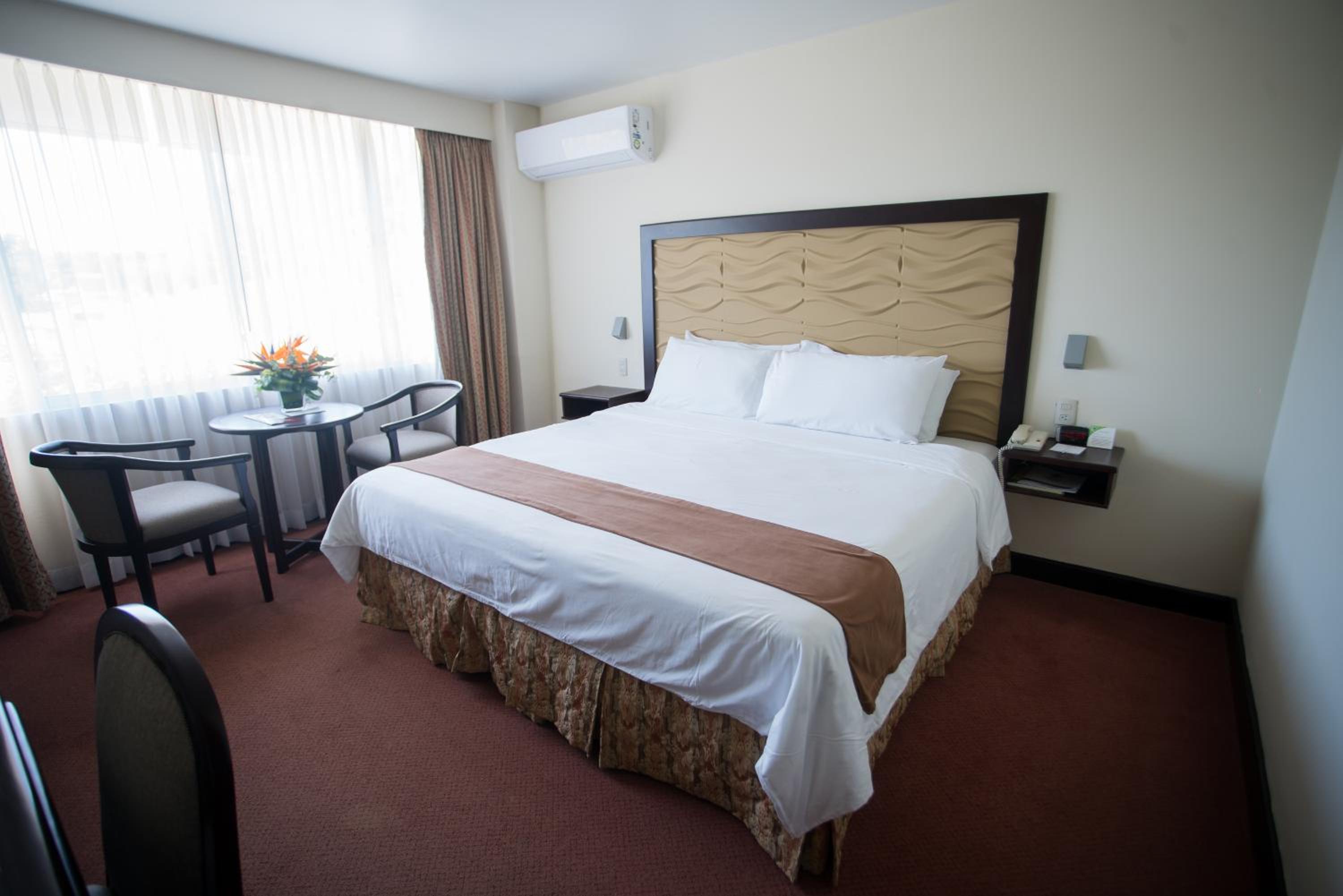 Superior King Room - Photo 9