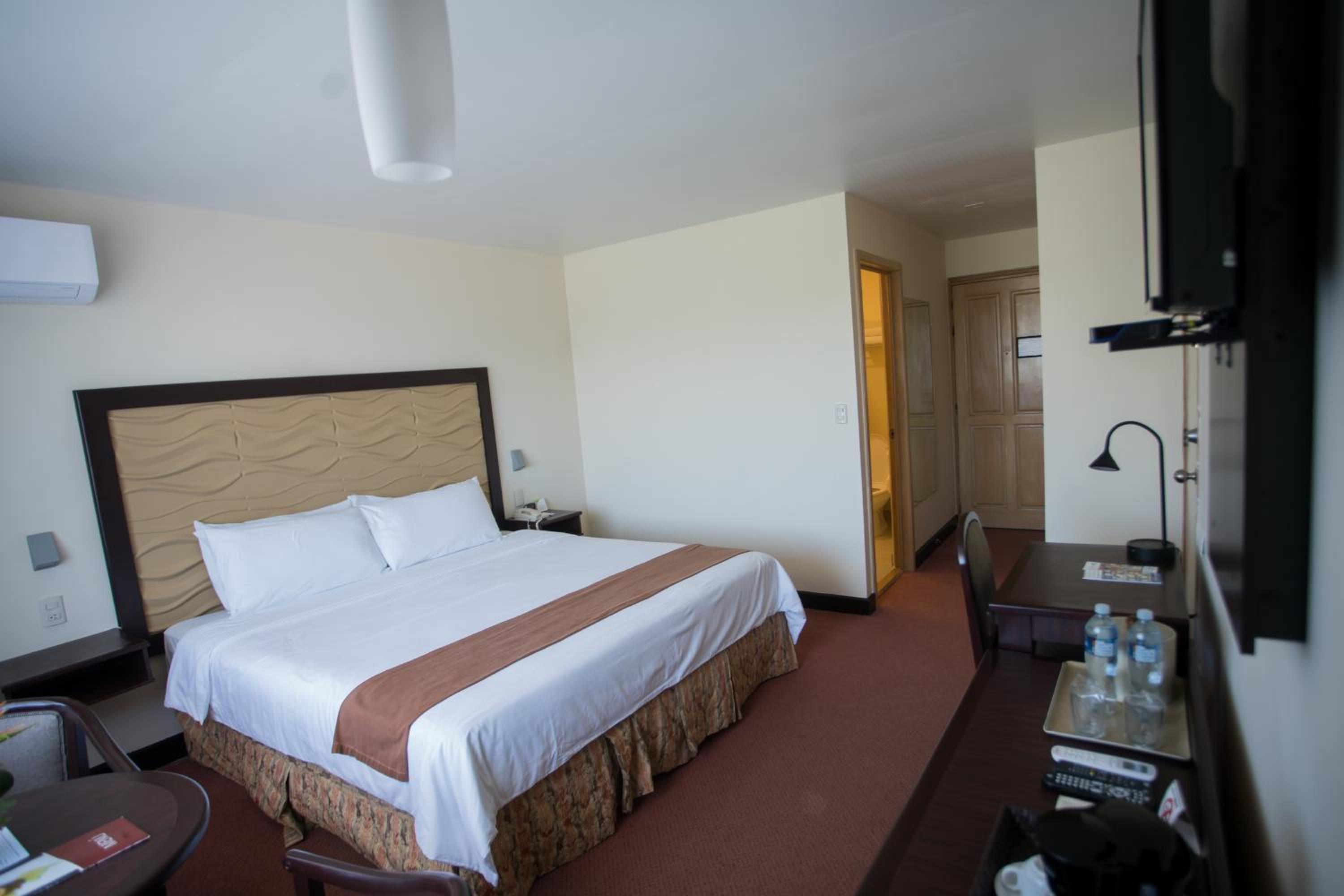 Superior King Room - Photo 7