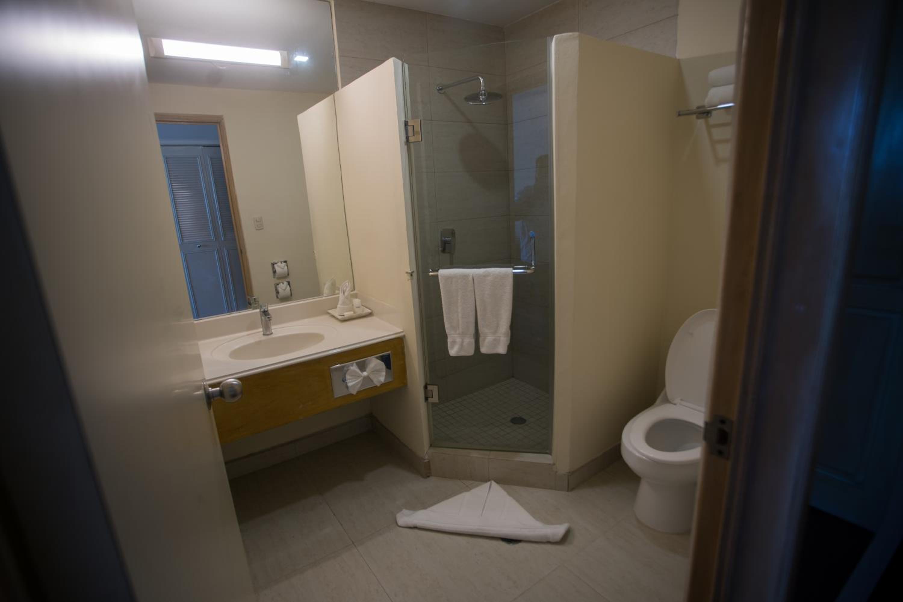 Superior King Room - Photo 11