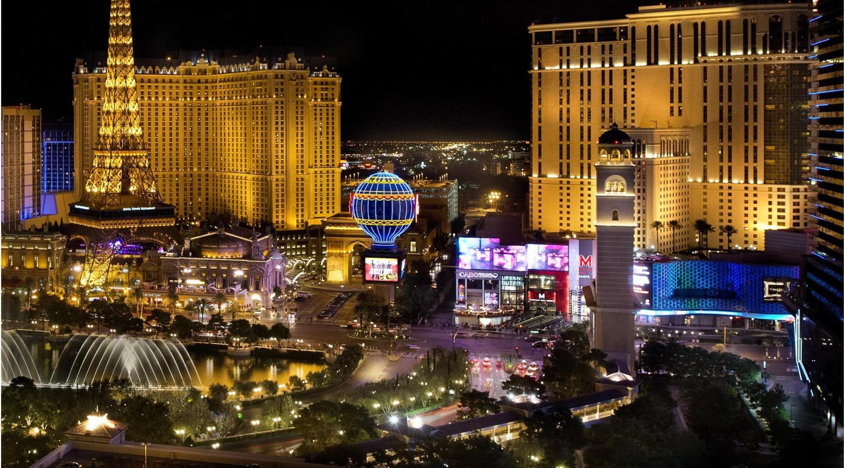 Strip View Spa King - Photo 4