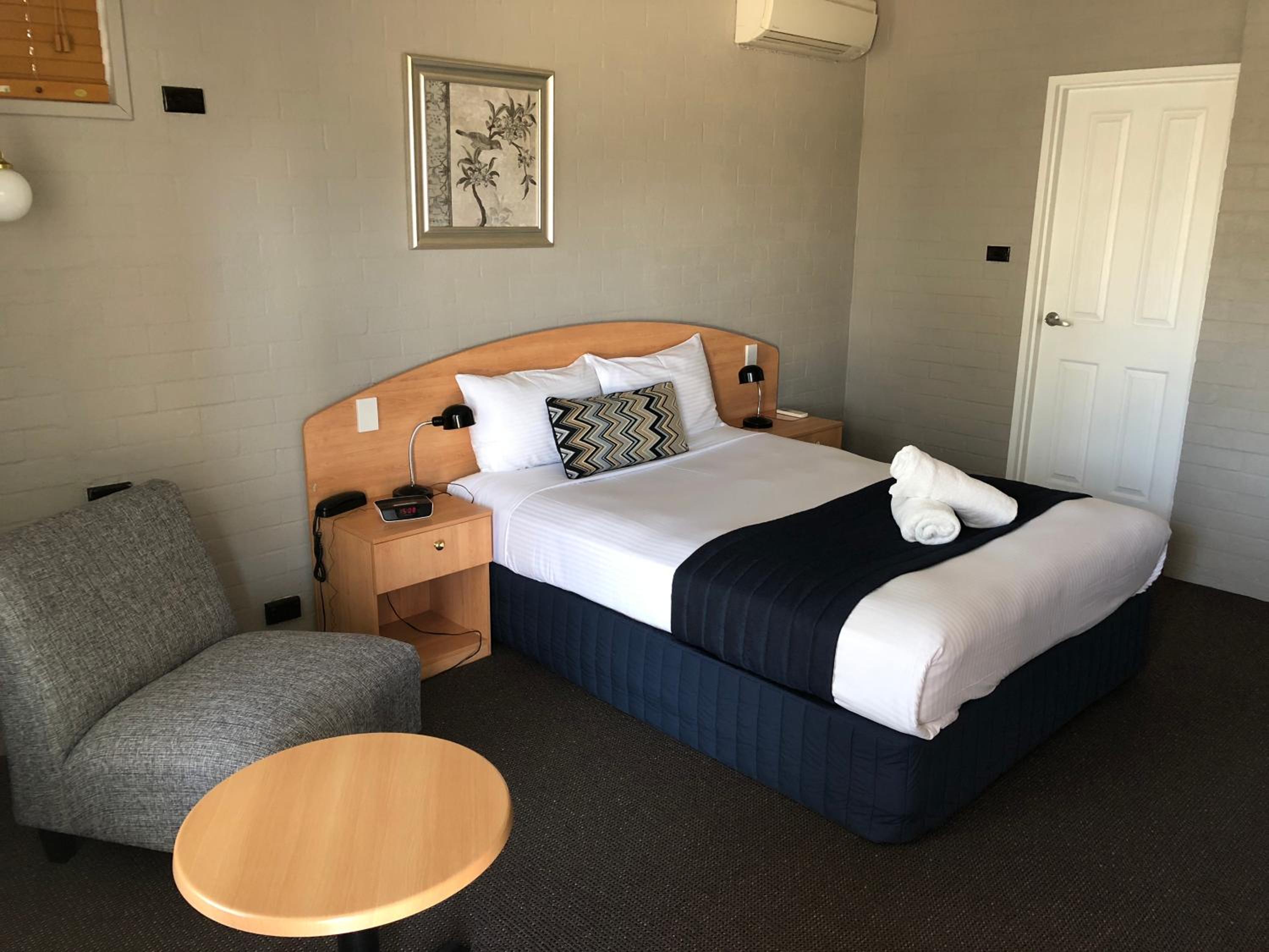 Queen Room photo 3