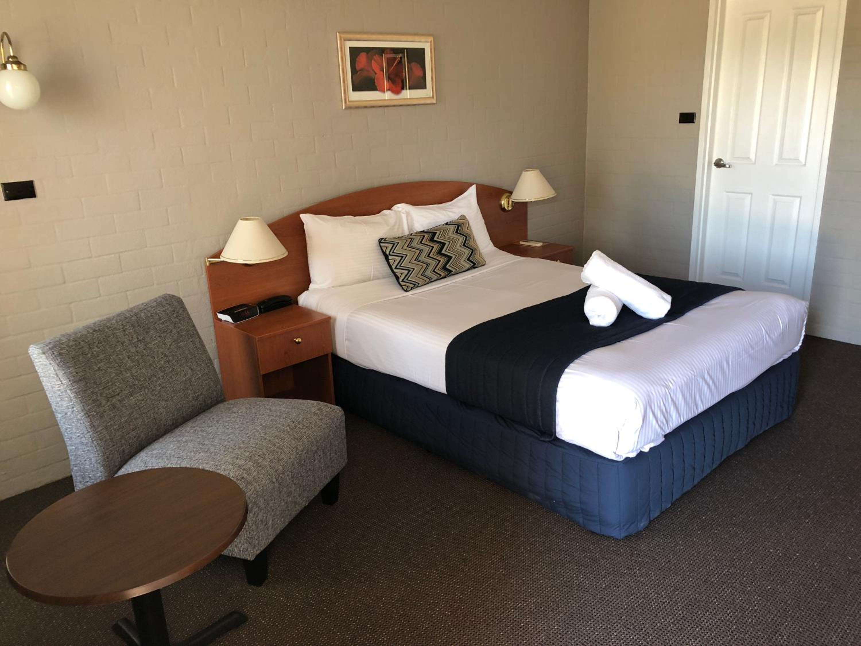 Queen Room photo 2