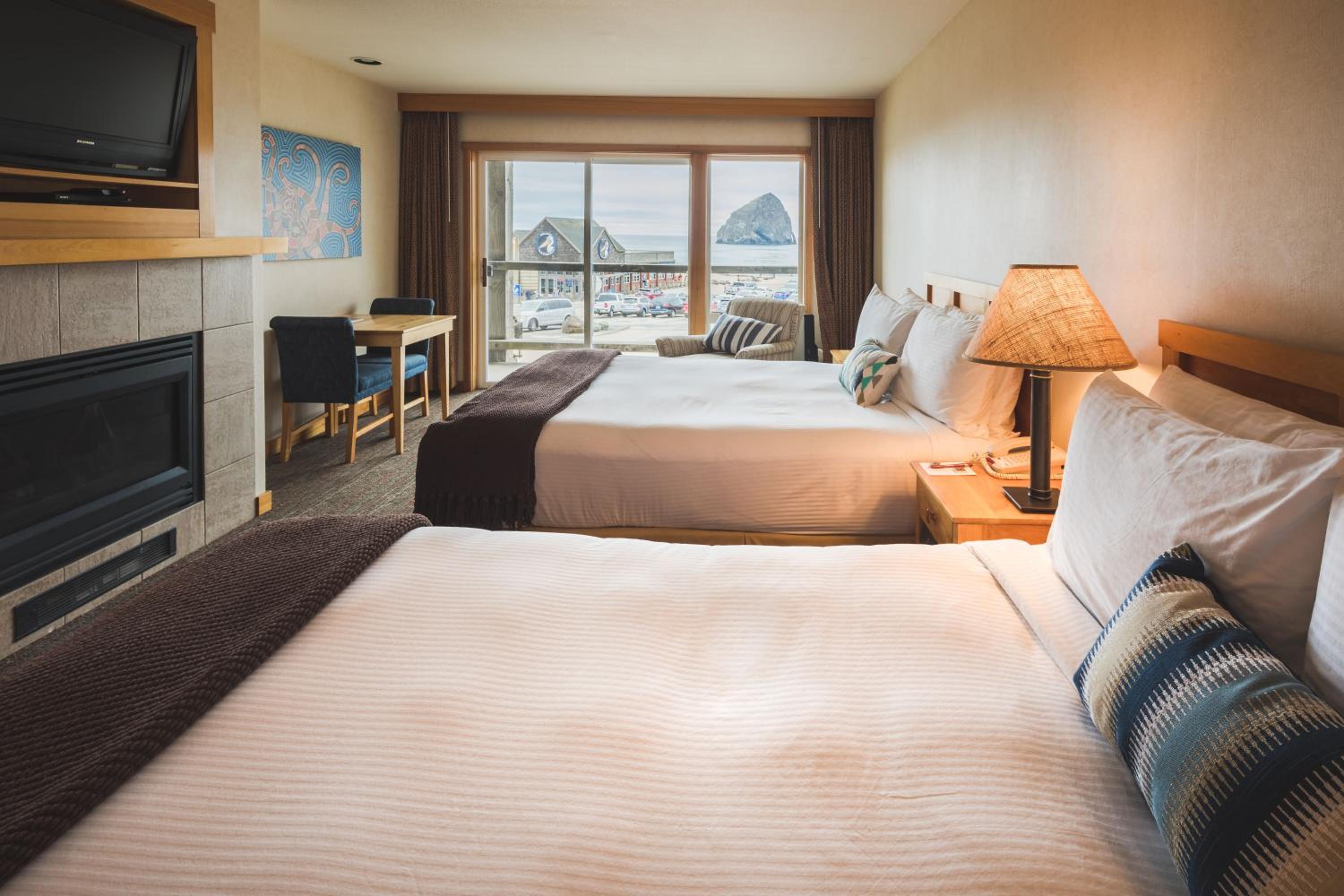 Queen Room with Two Queen Beds - Pet Friendly photo 3