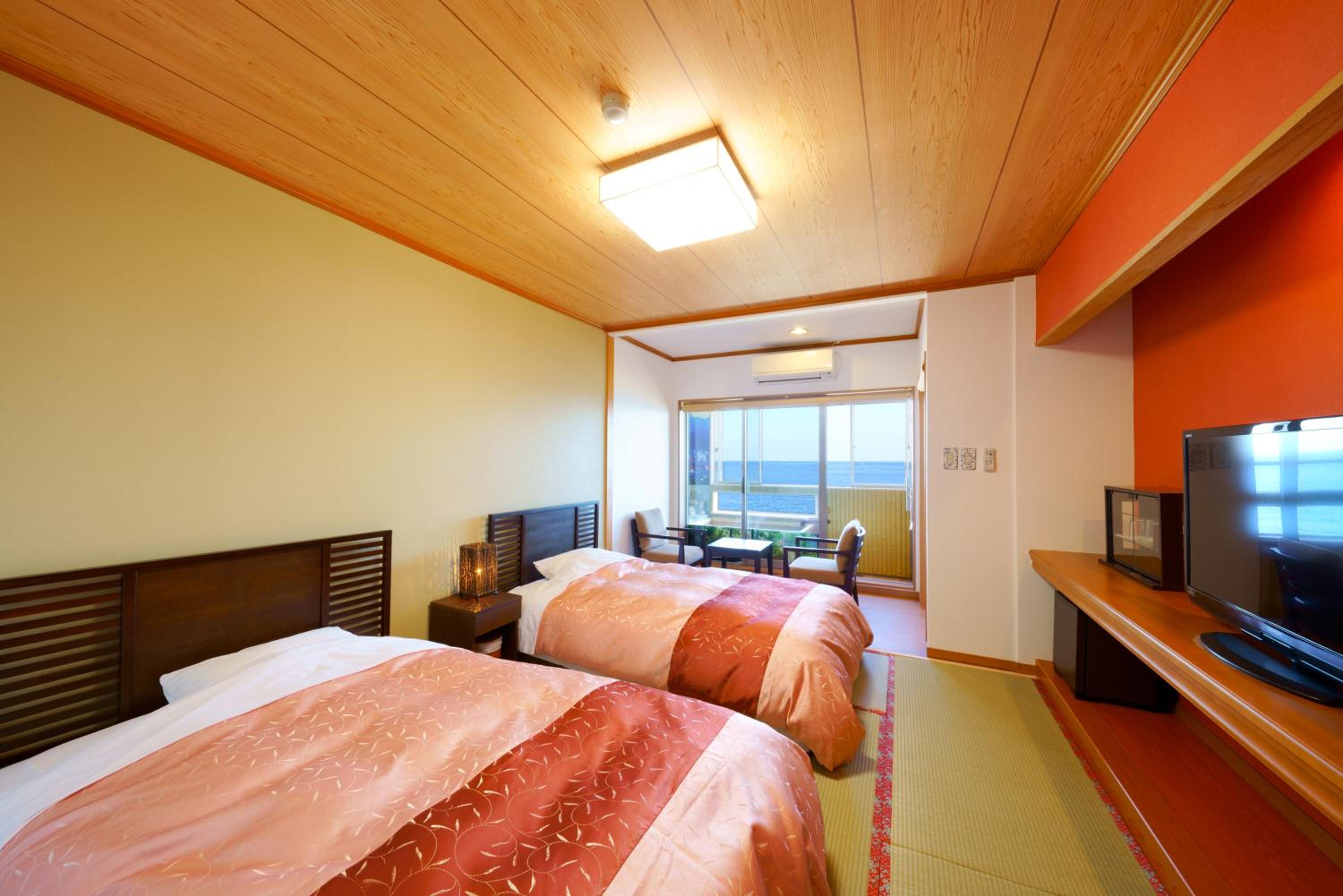 Twin Room with Tatami Area with Open Air Bath photo 3