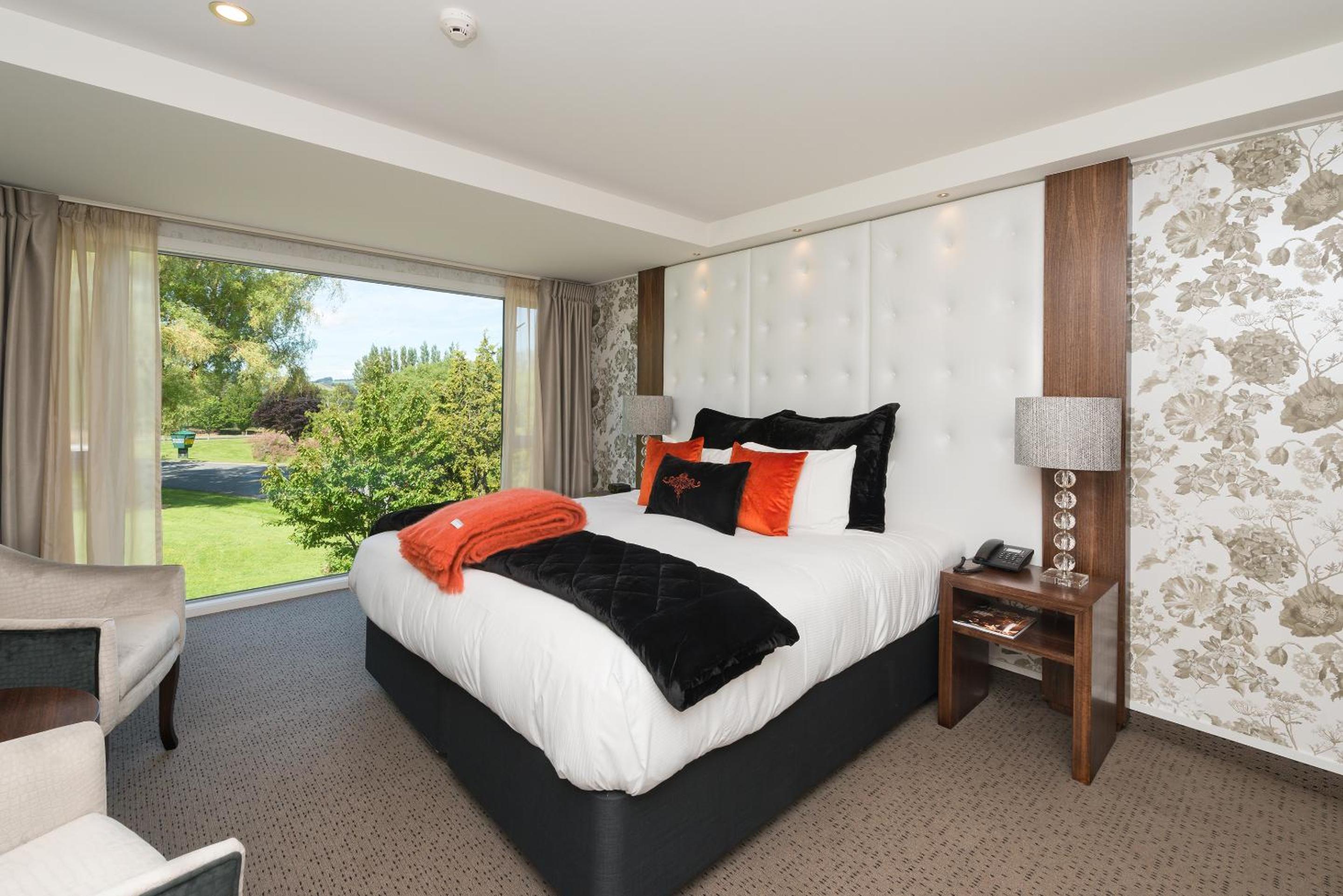 One-Bedroom Suite photo 2
