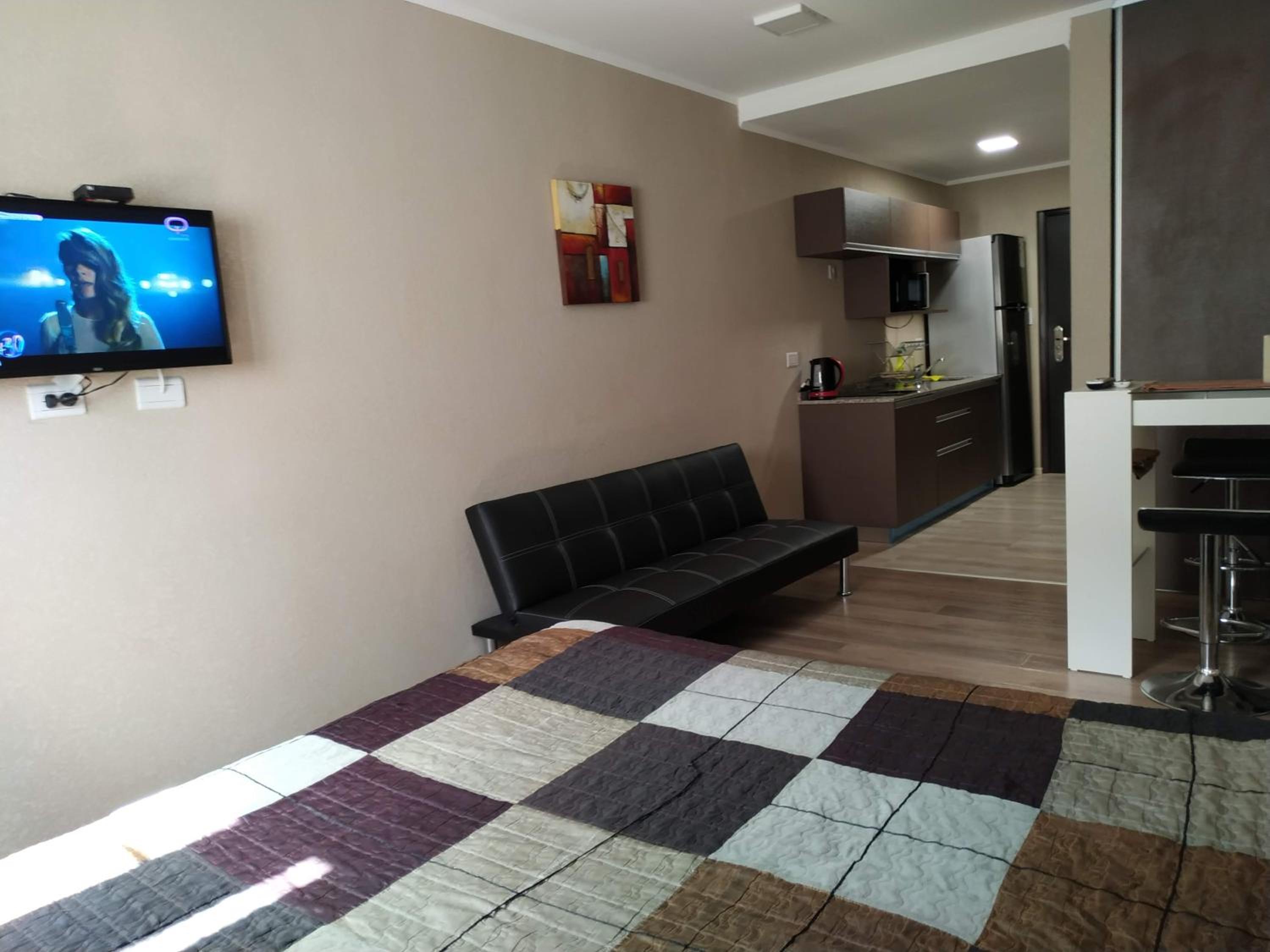 One-Bedroom Apartment photo 1