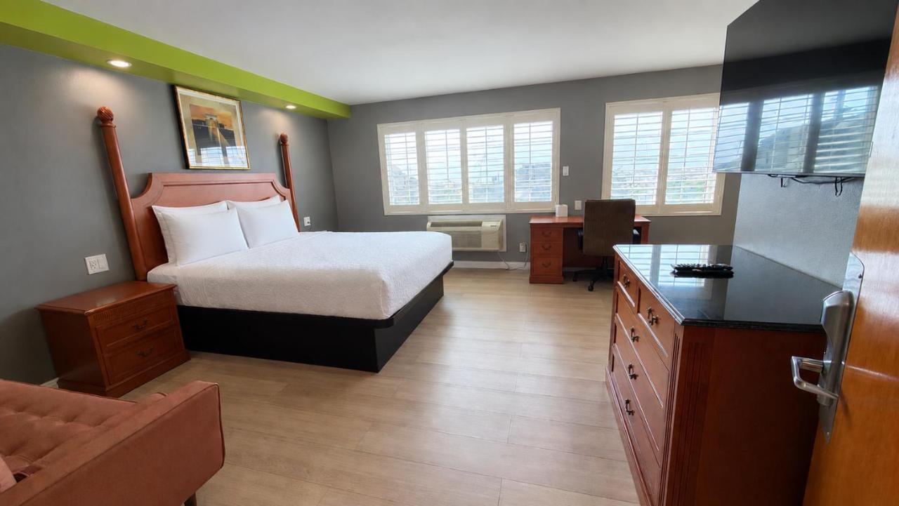 King Room thumbnail 6