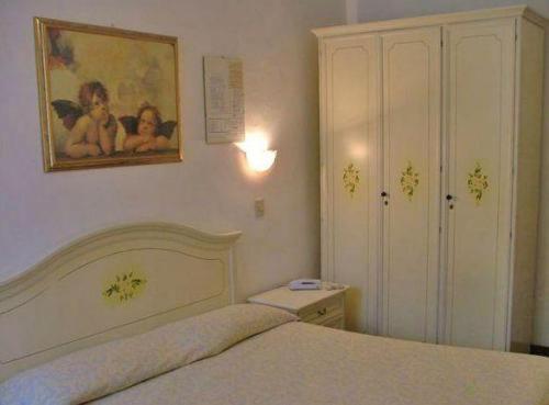Double/Twin Room With Shared Bathroom photo 1