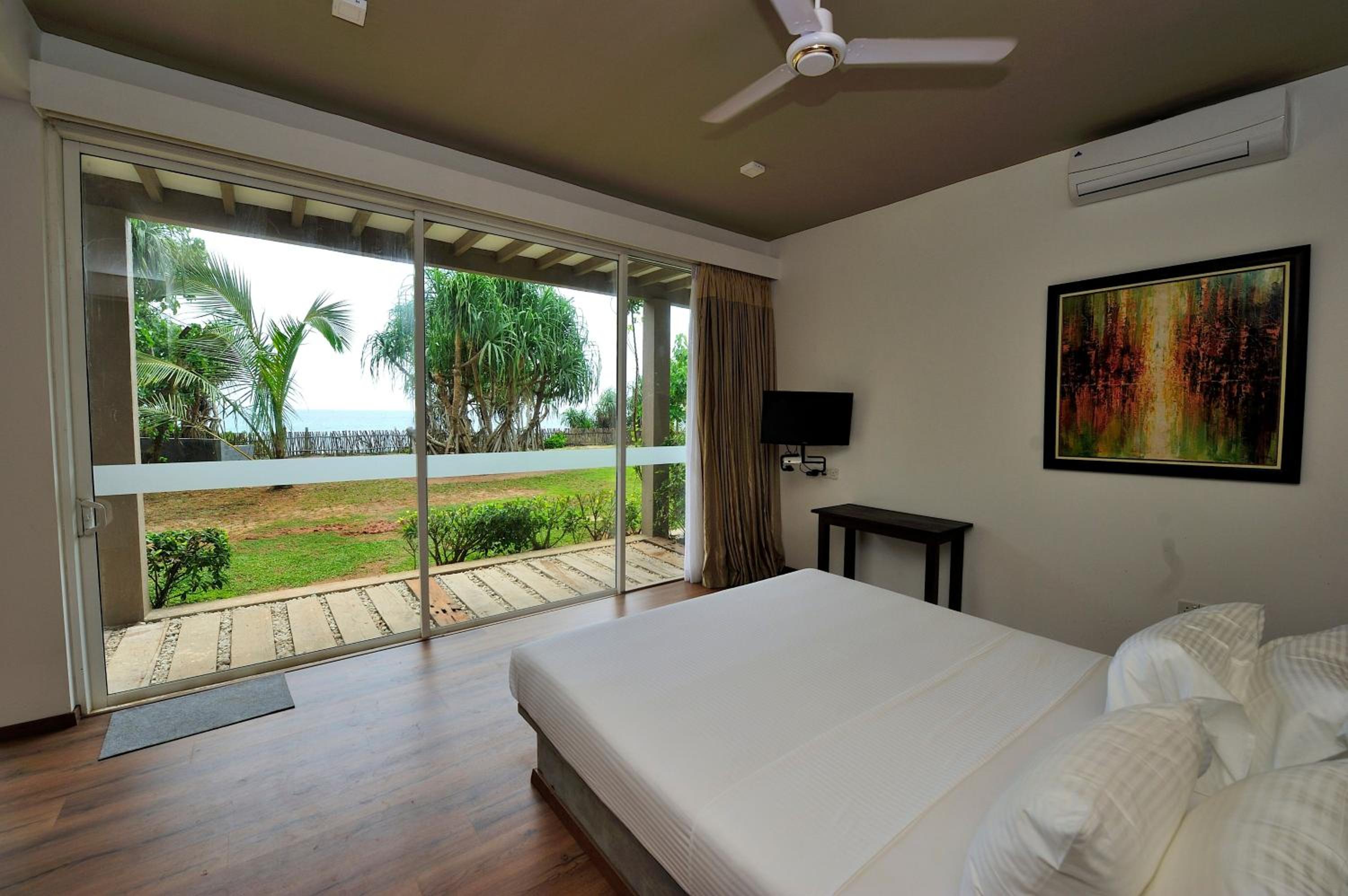 Deluxe Double Room with Balcony and Sea View photo 1
