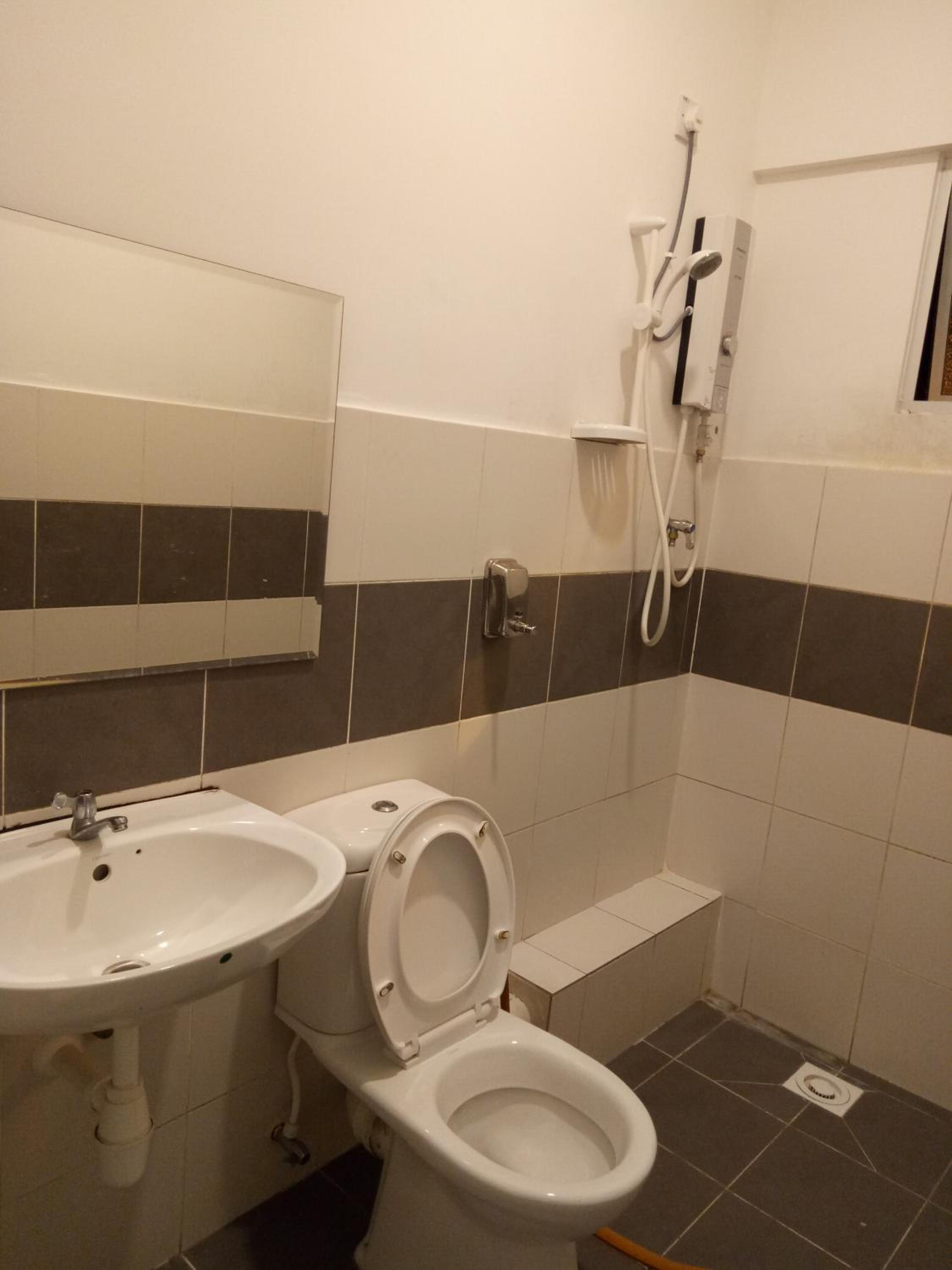 Three-Bedroom Apartment - Photo 5