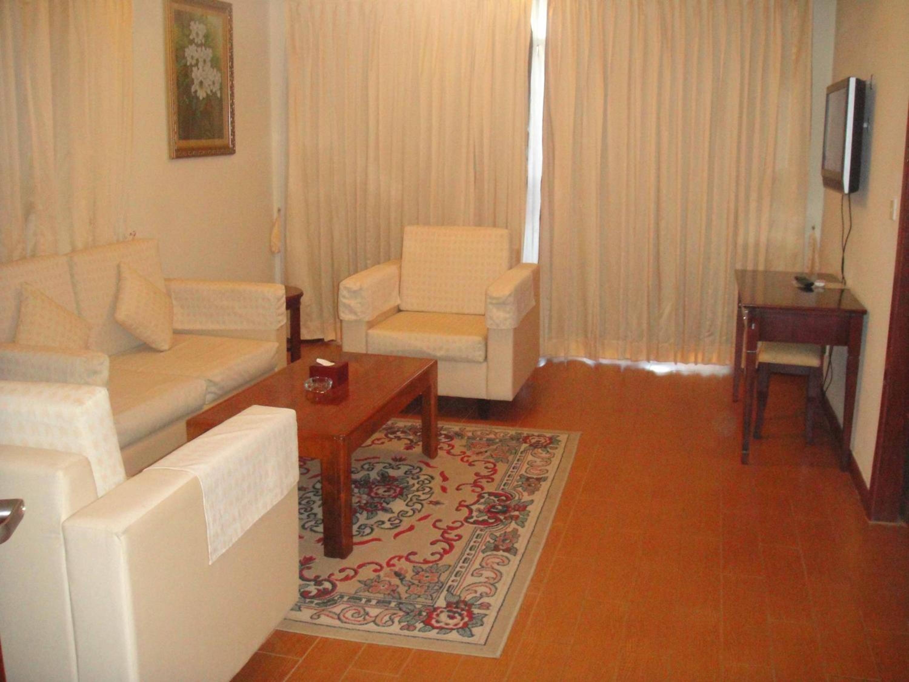 Suite - Photo 3