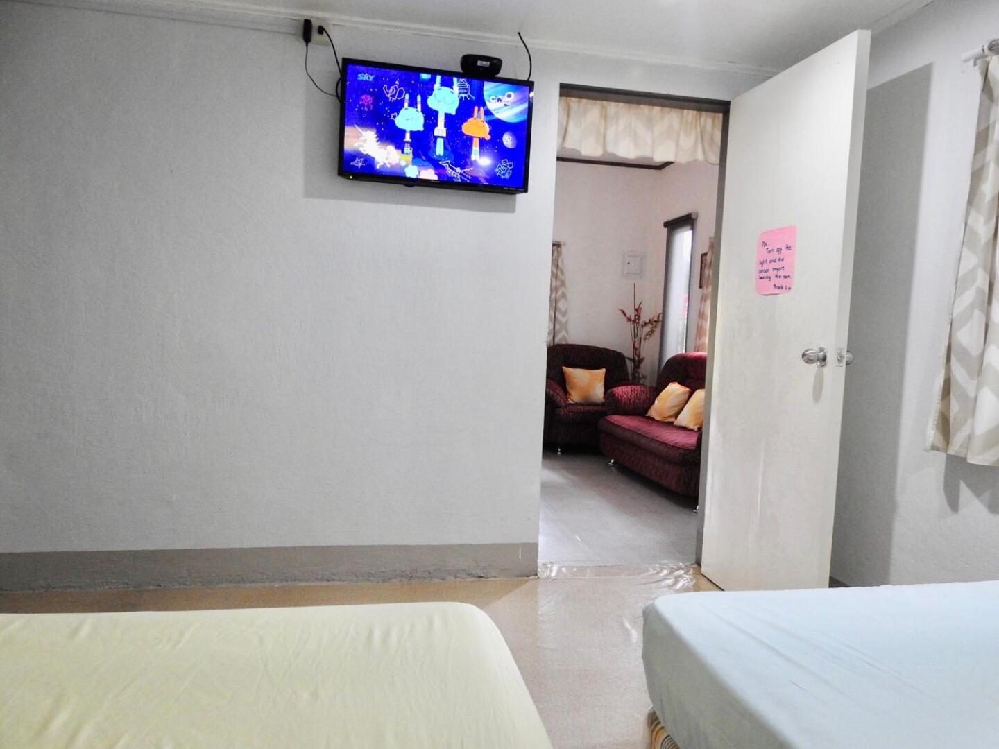 One-Bedroom House - Photo 20