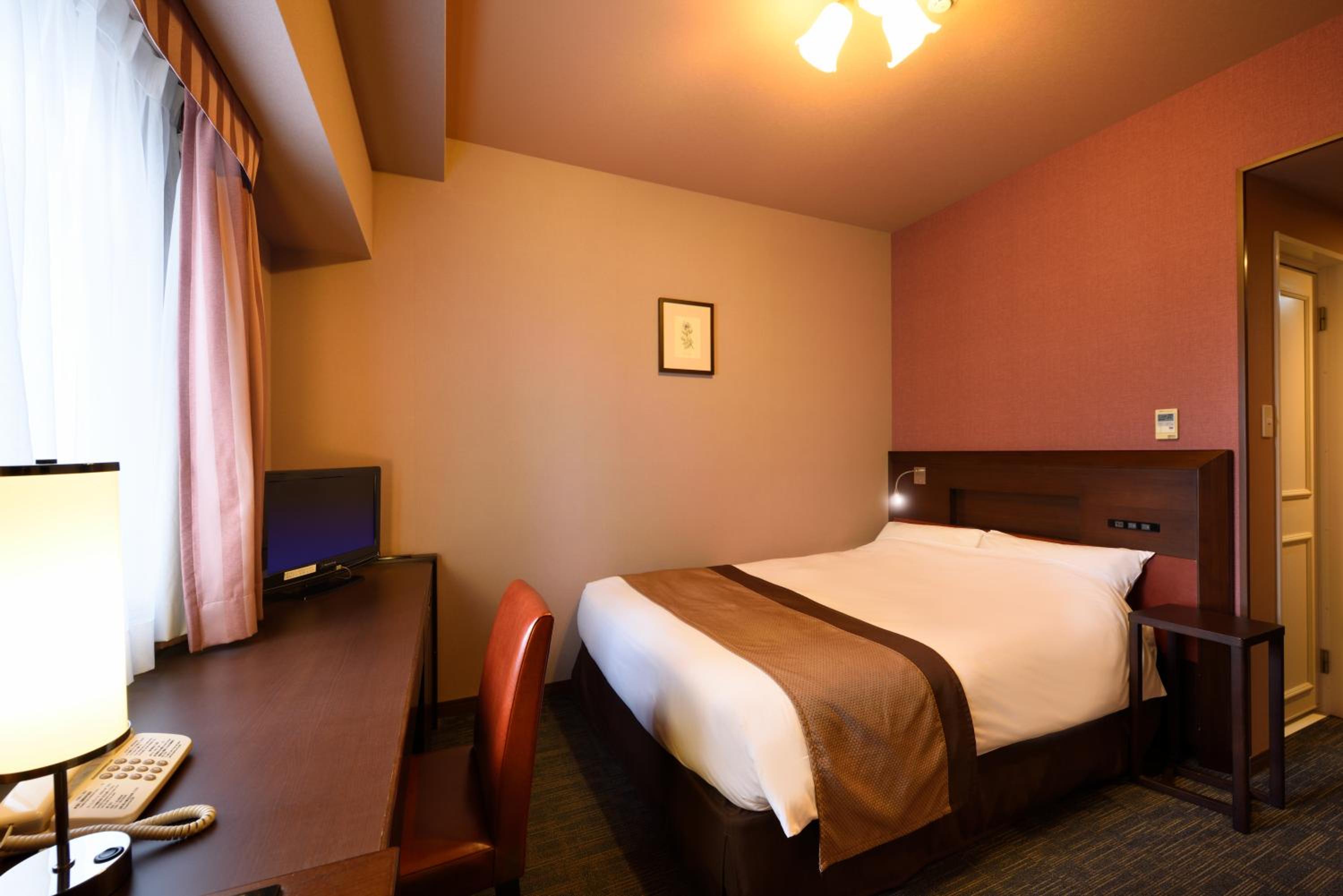 Double Room - Non-Smoking  - Photo 9