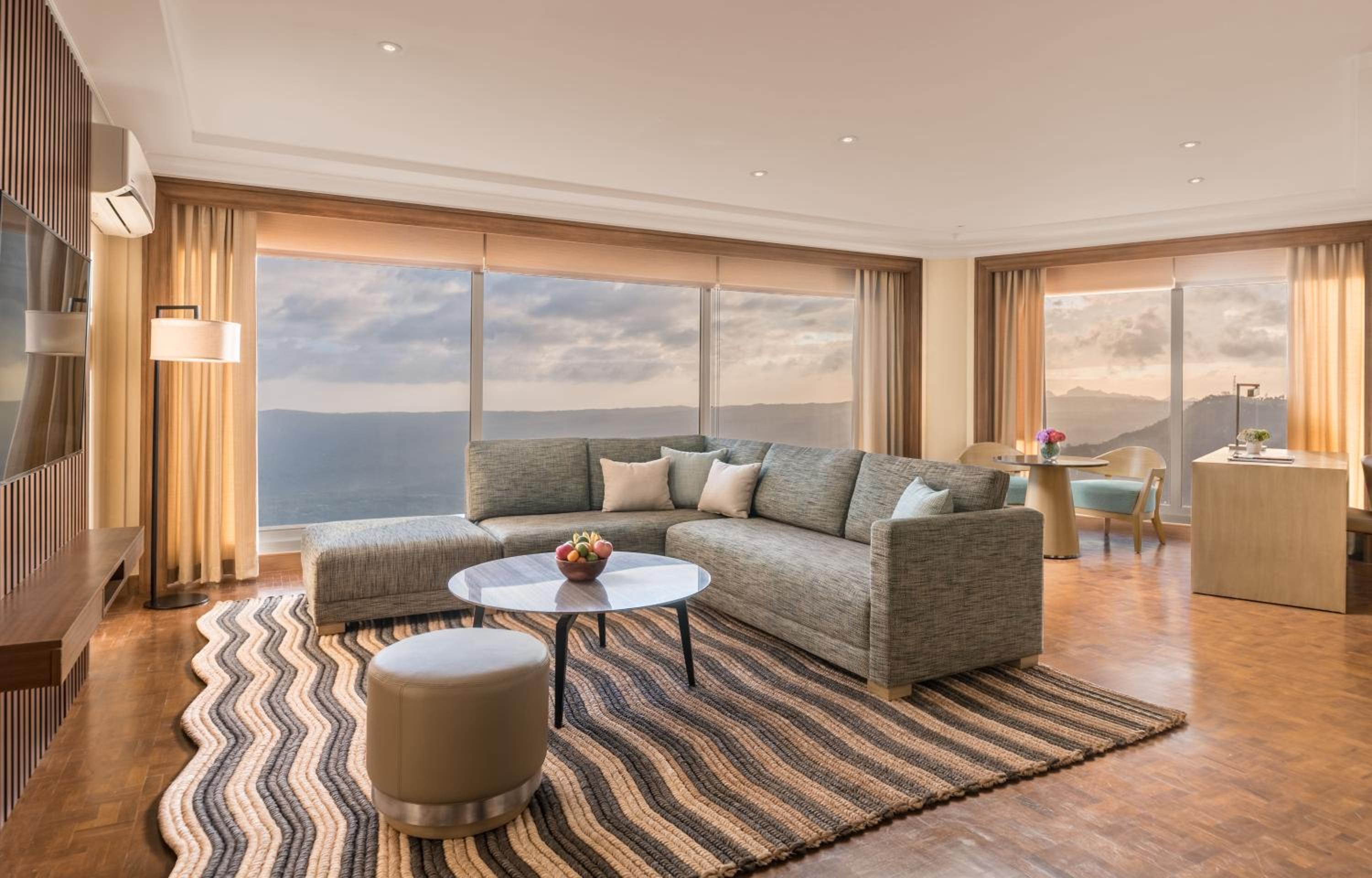 One-Bedroom Taal Suite photo 2