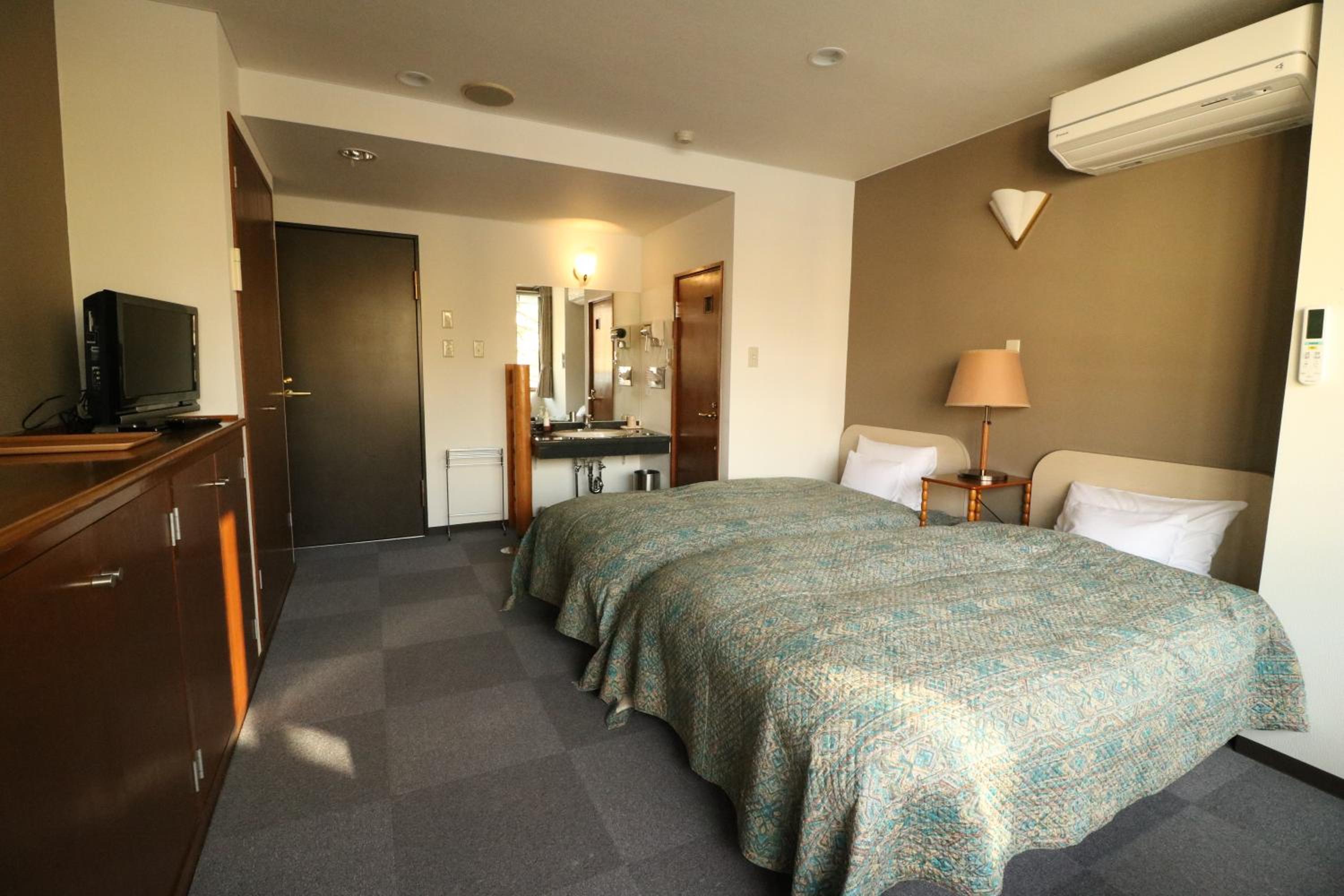 Twin Room - Photo 4