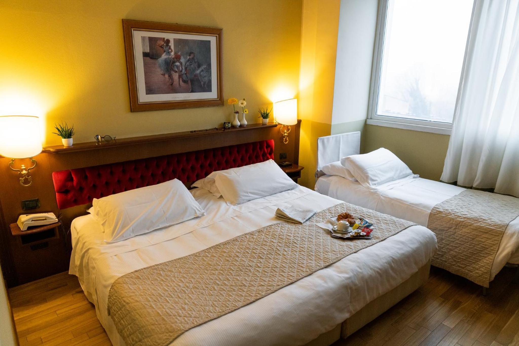 Triple Room thumbnail 5