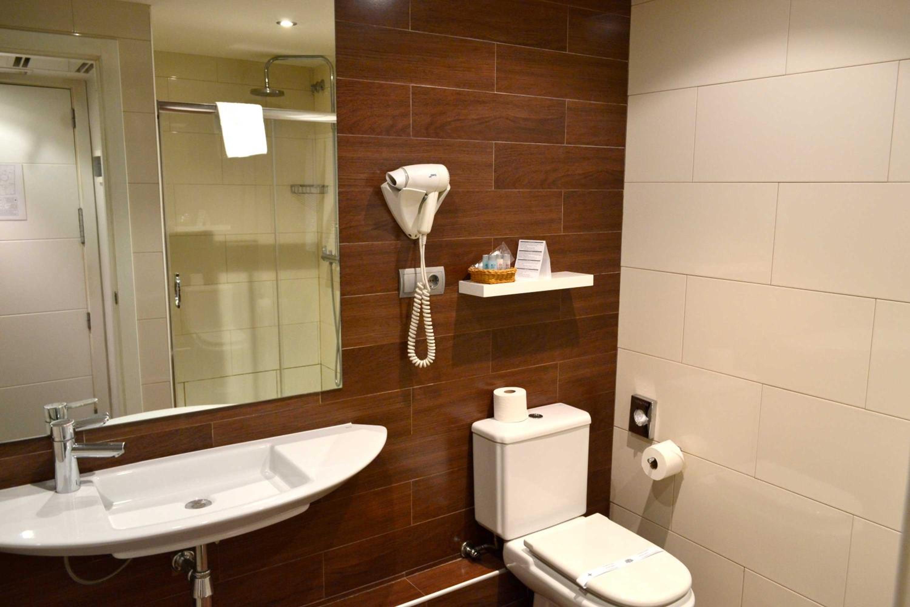 Economy Double or Twin Room - Photo 7