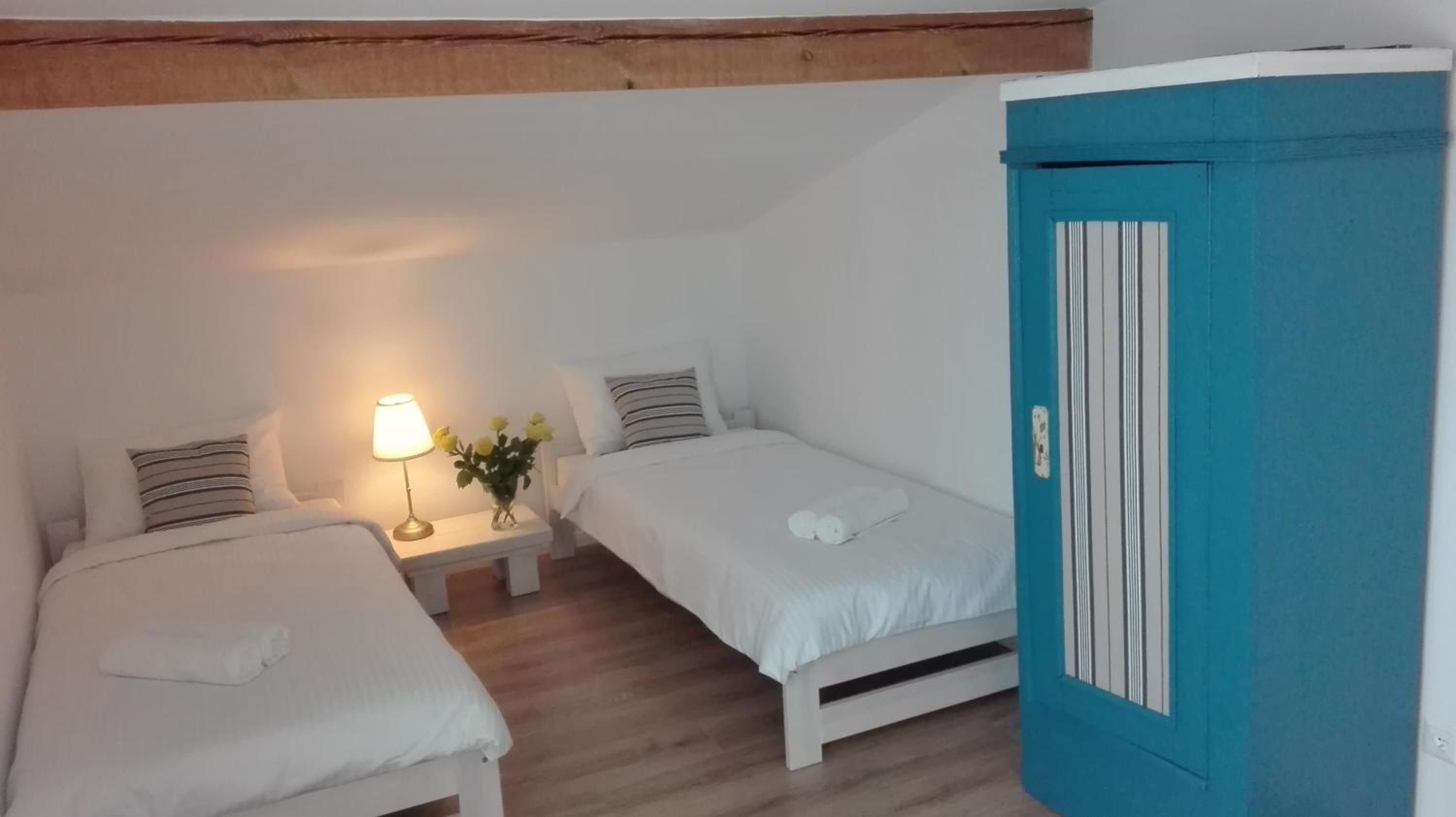 Standard Twin Room with Shared Bathroom photo 3