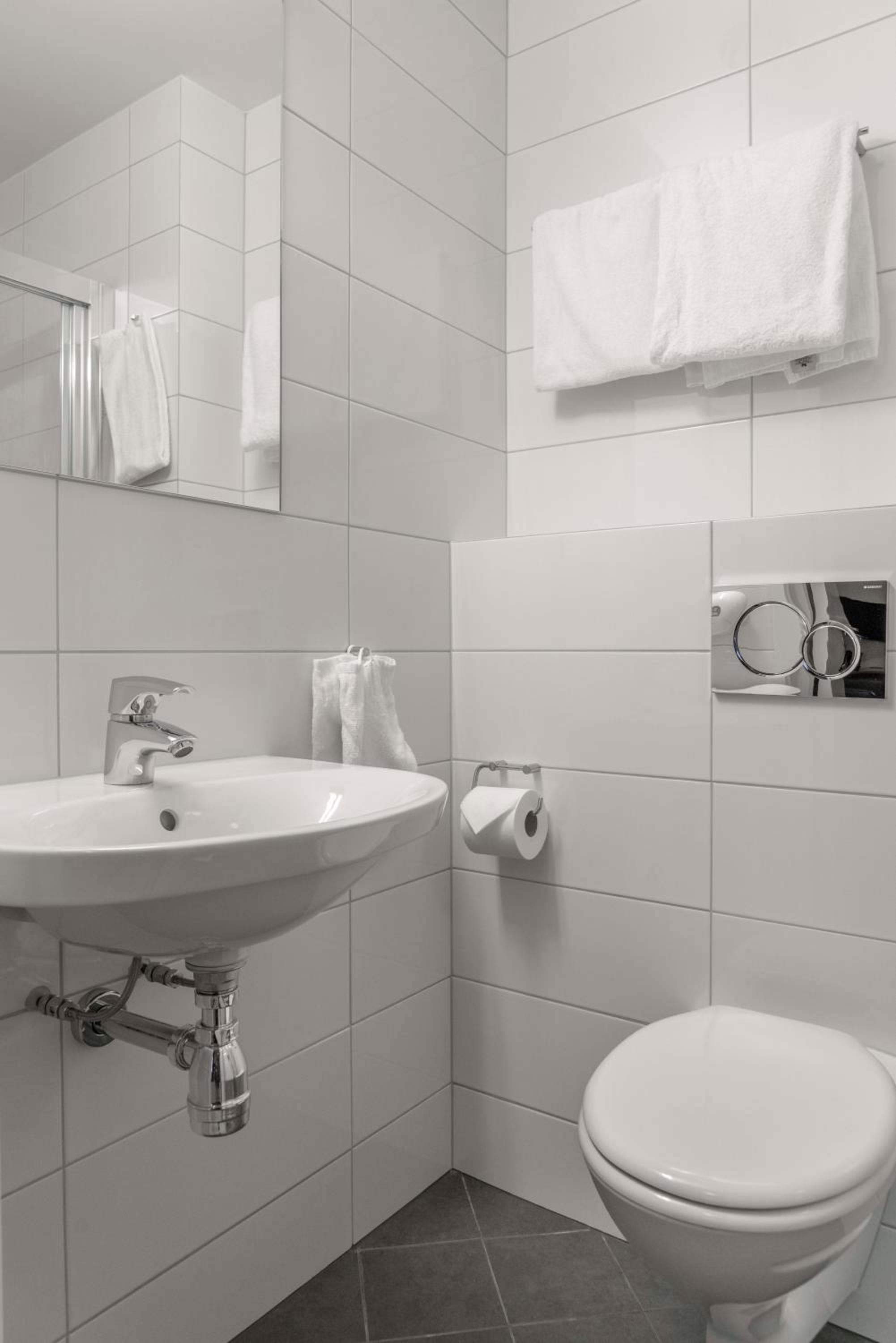 Budget Double or Twin Room - Photo 3