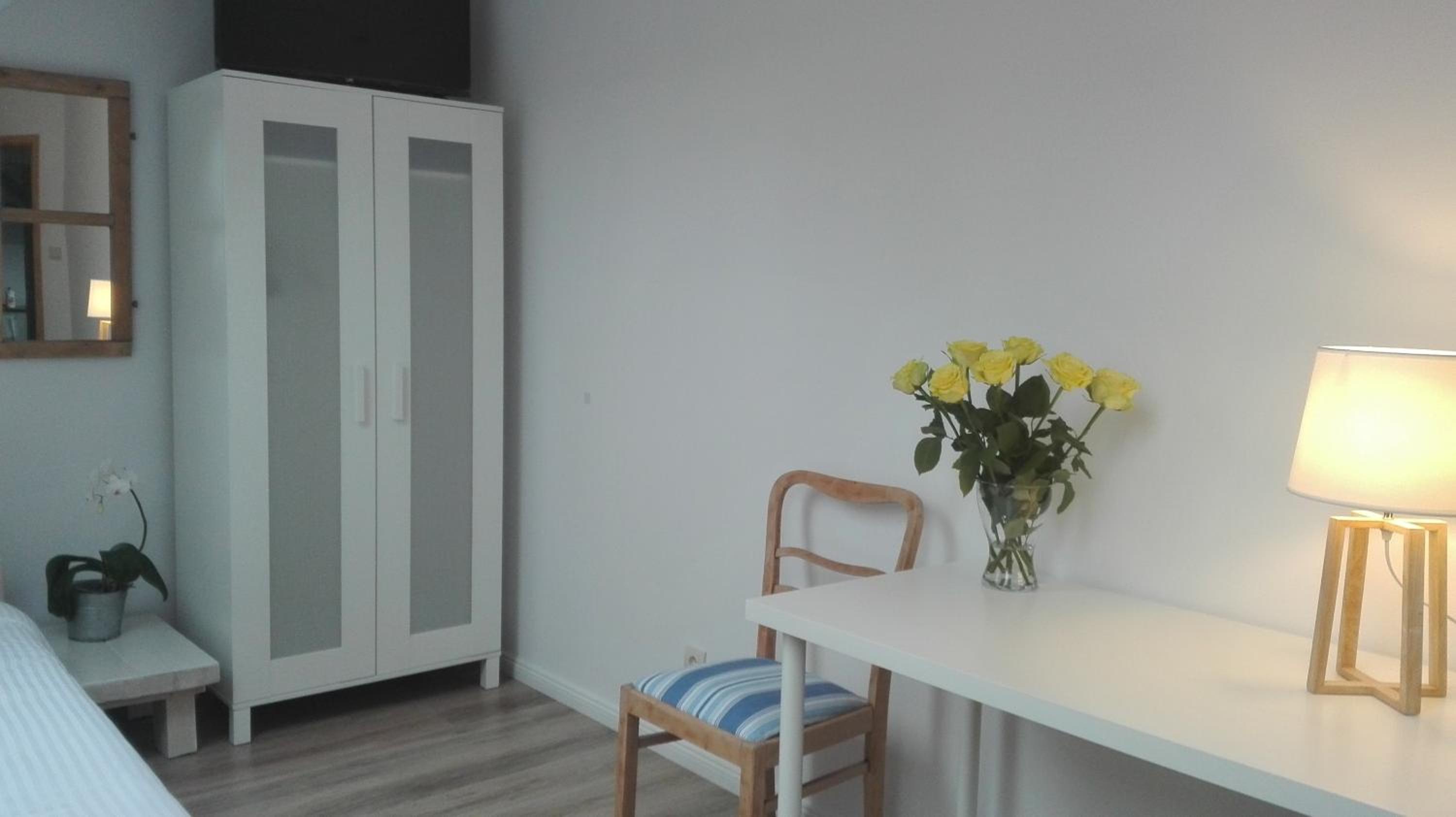 Standard Twin Room with Shared Bathroom photo 2