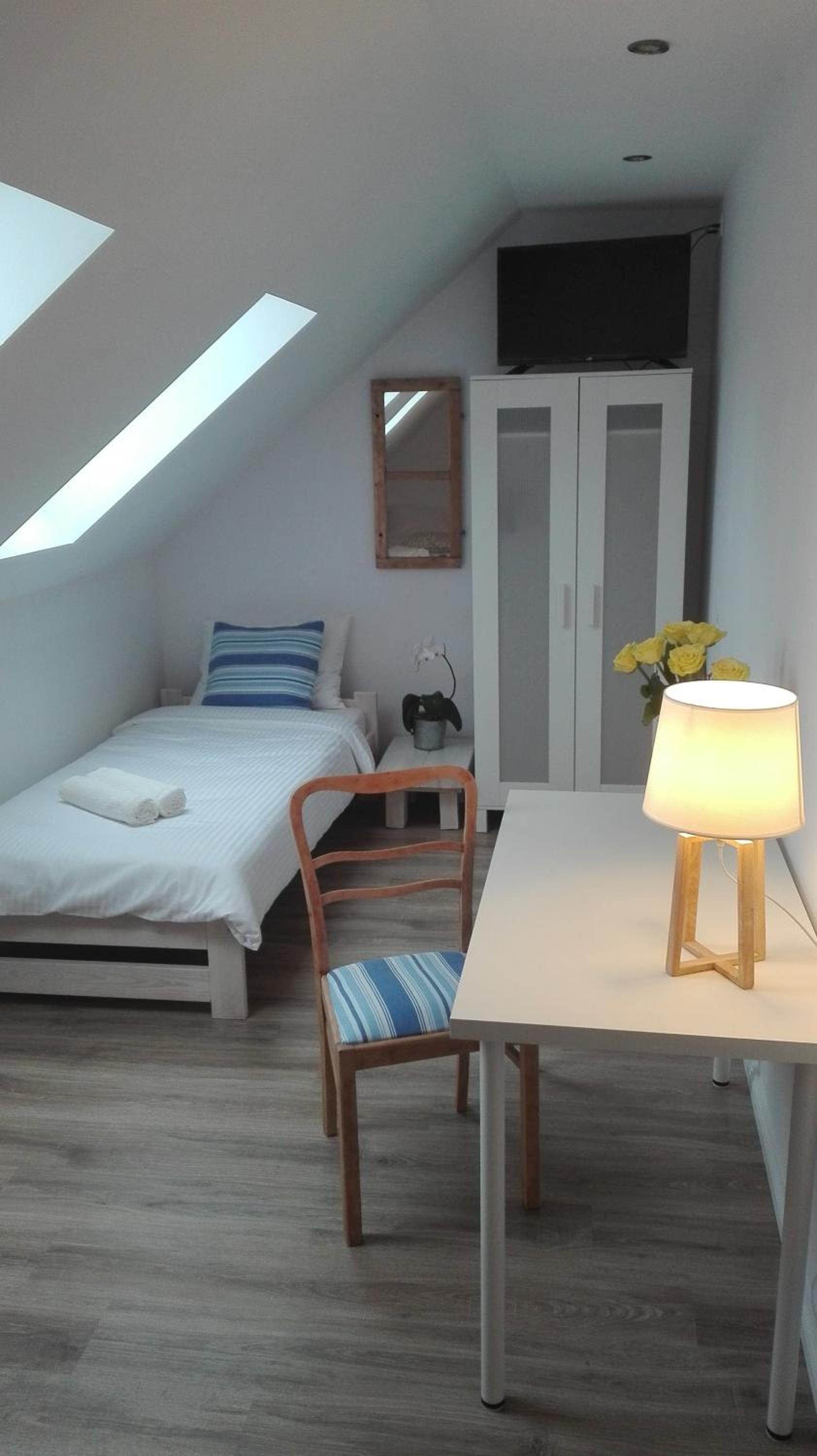 Standard Twin Room with Shared Bathroom photo 1
