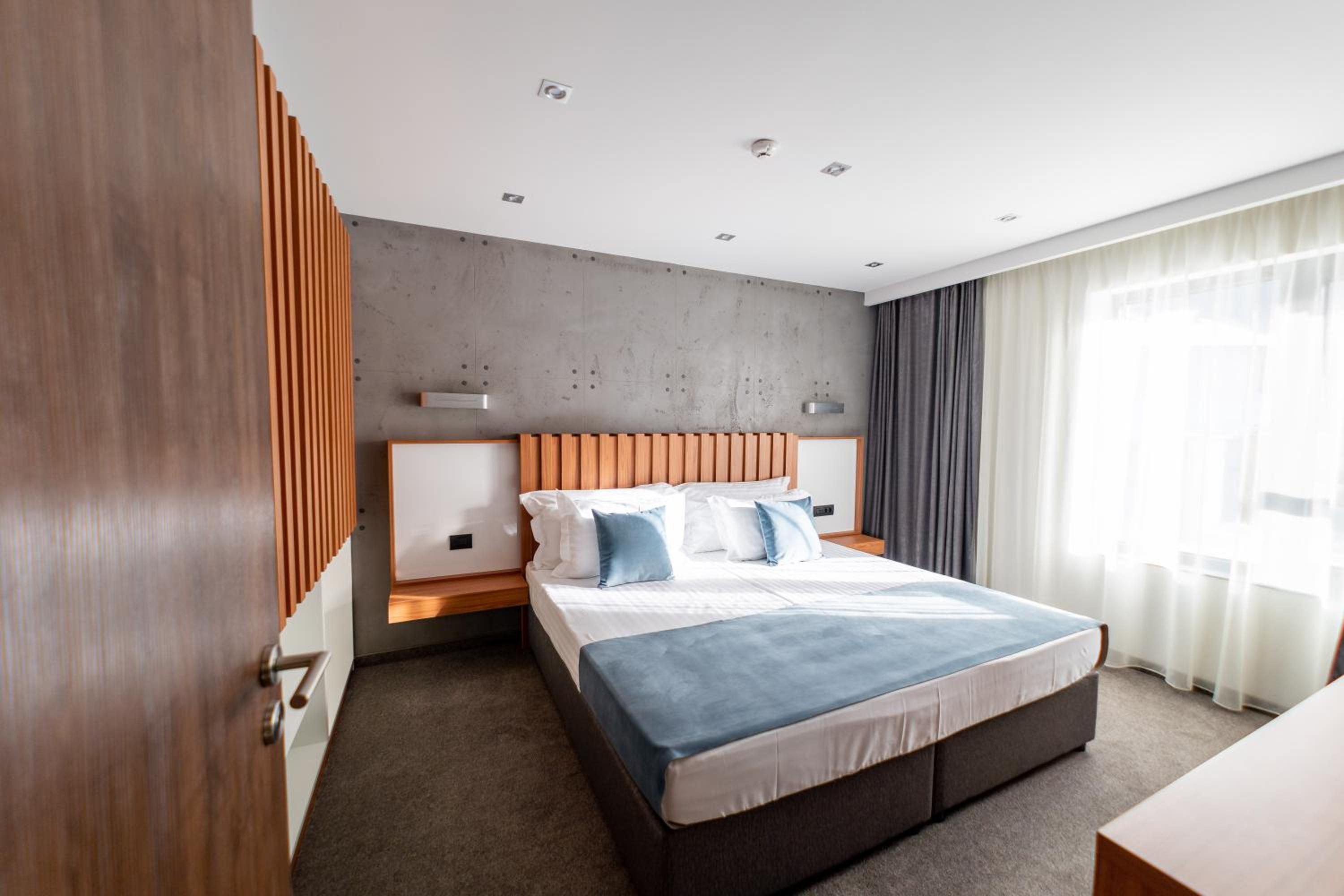 One-Bedroom Apartment - Photo 3