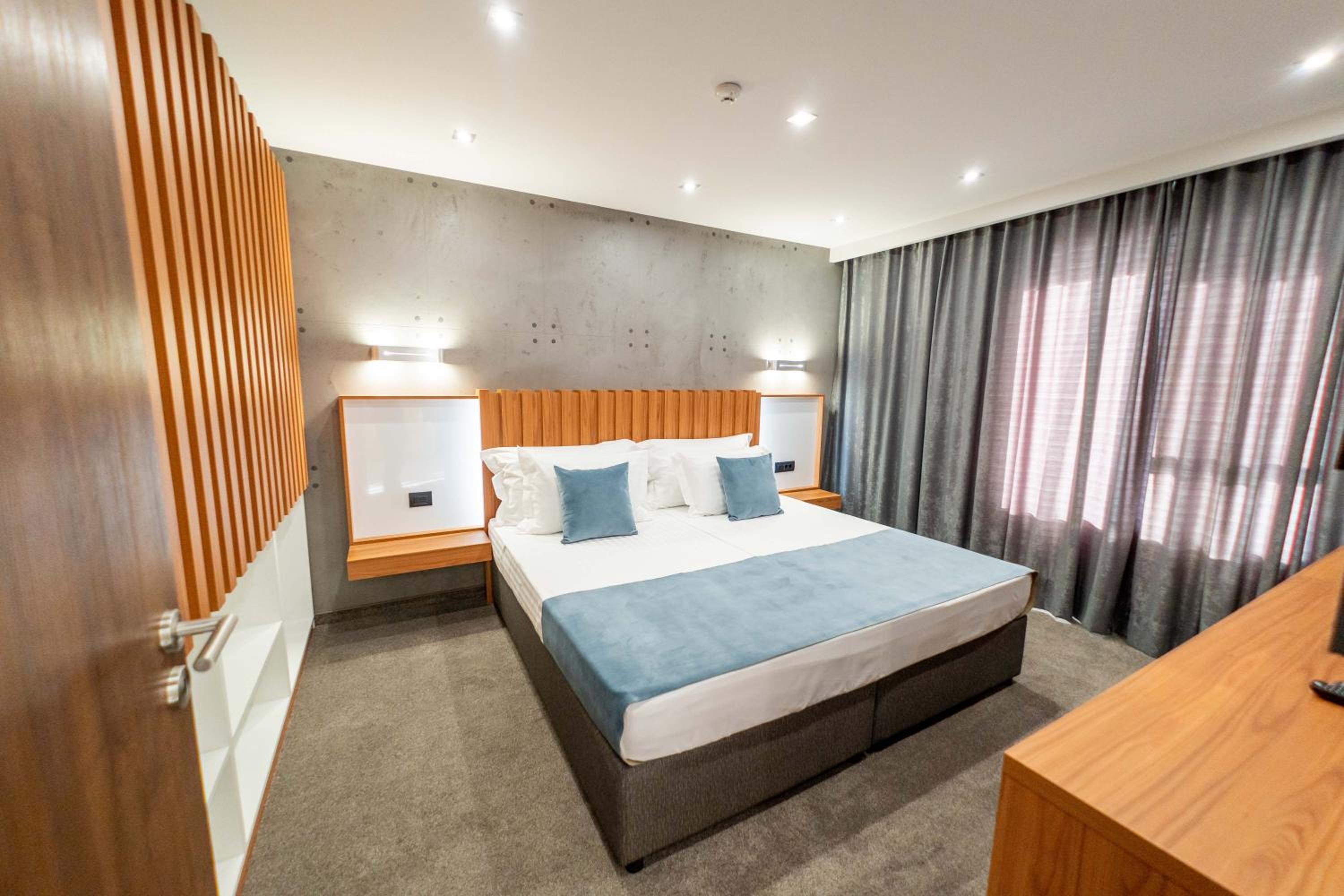 One-Bedroom Apartment - Photo 1
