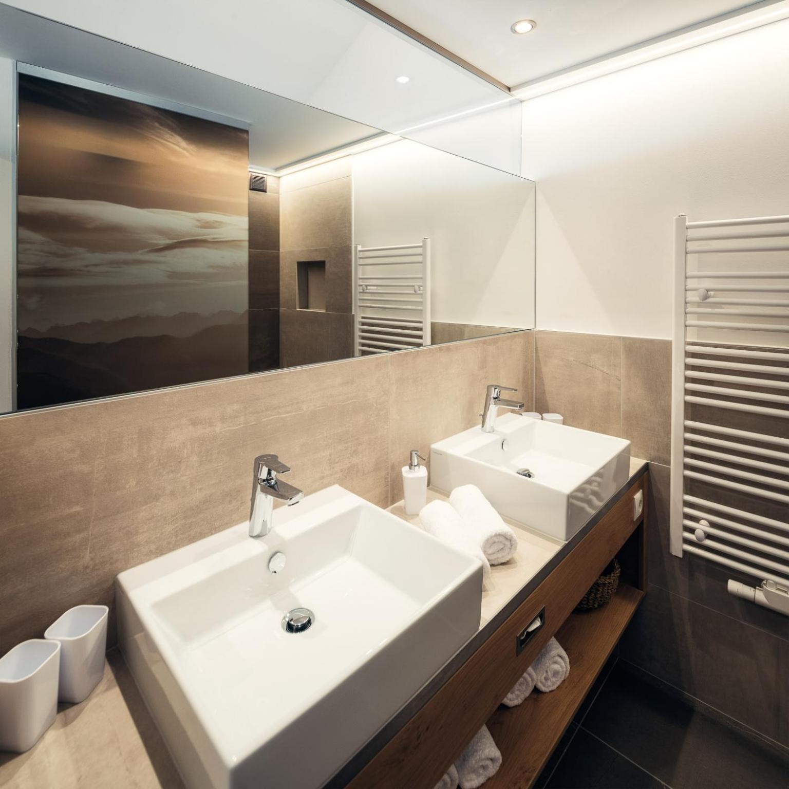 Deluxe Double Room with Balcony photo 3