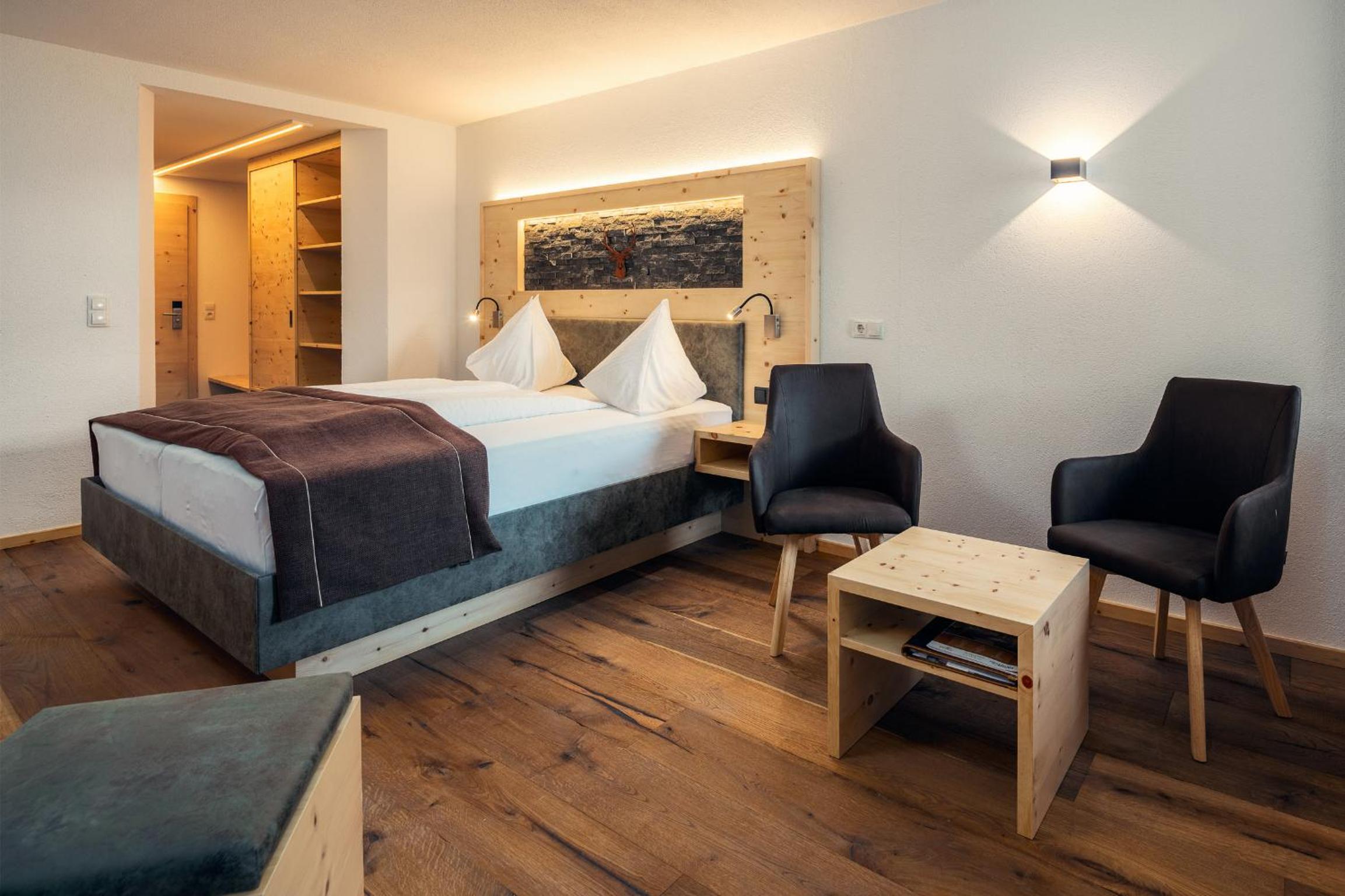 Deluxe Double Room with Balcony photo 2