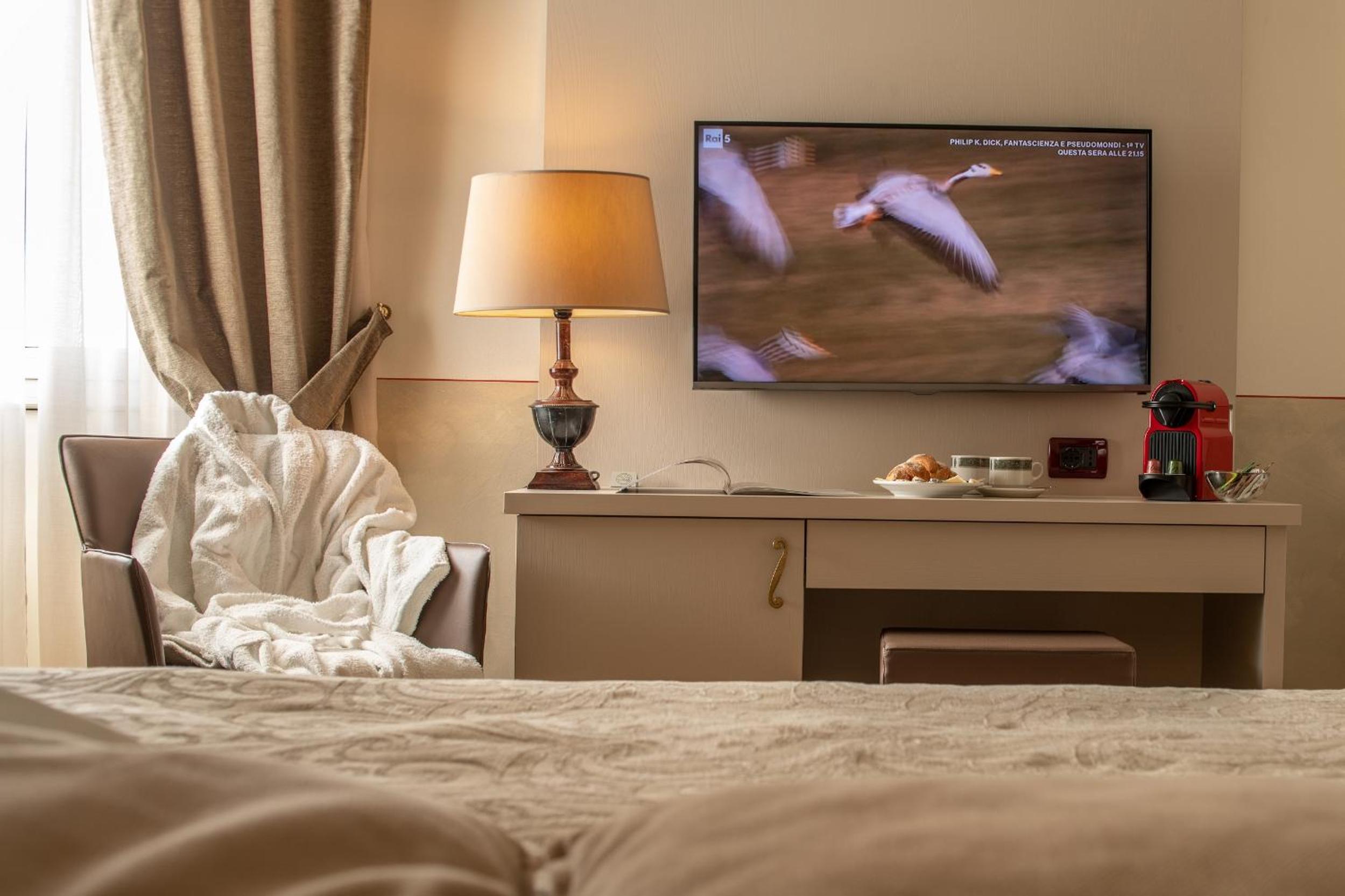 Superior Double or Twin Room - Photo 3
