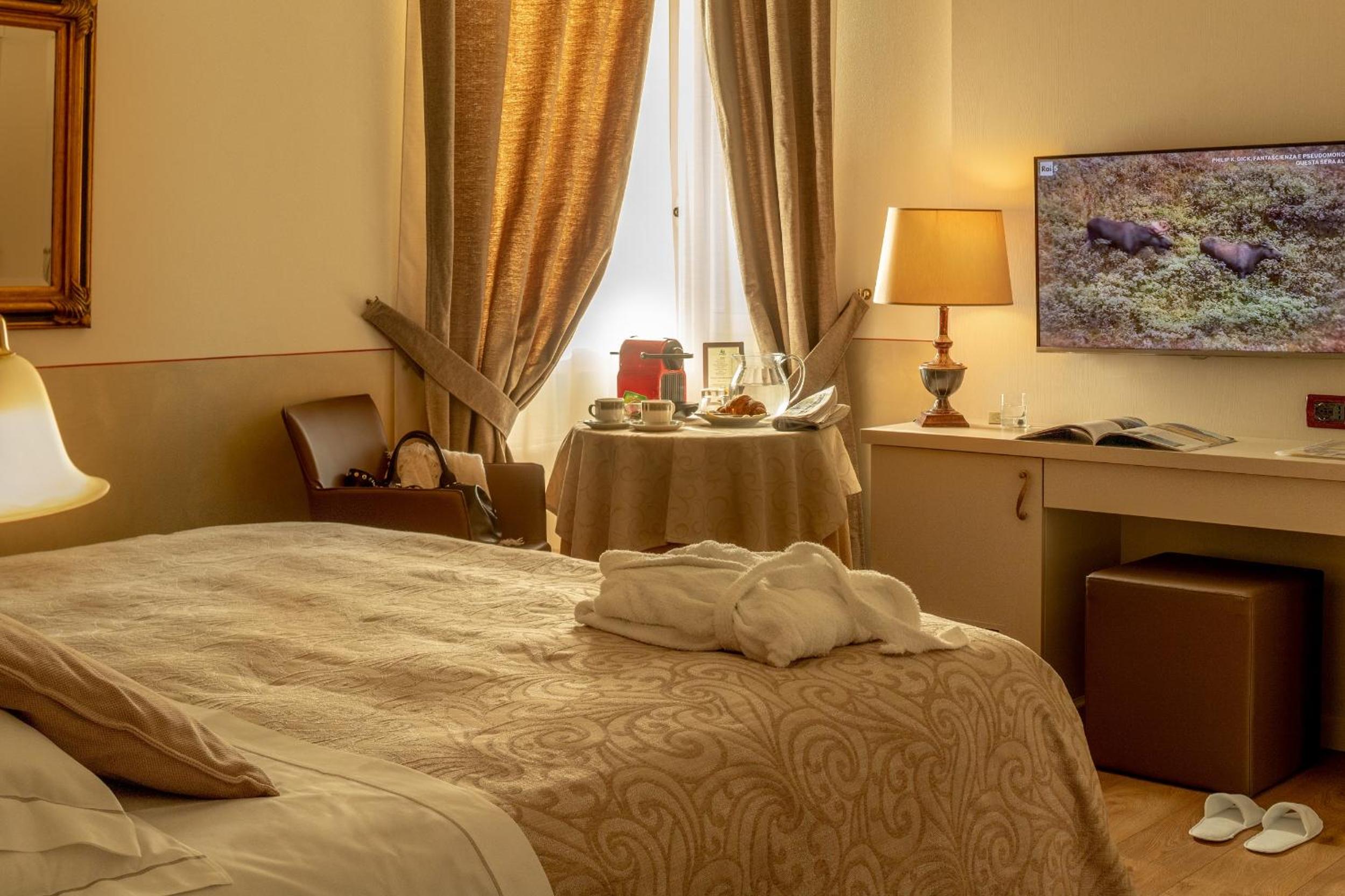 Superior Double or Twin Room - Photo 2