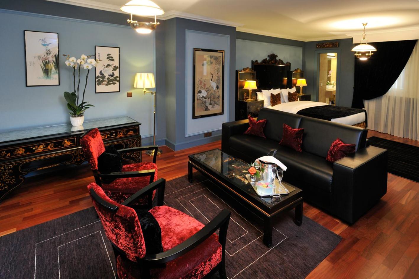Junior Suite with Queen Bed