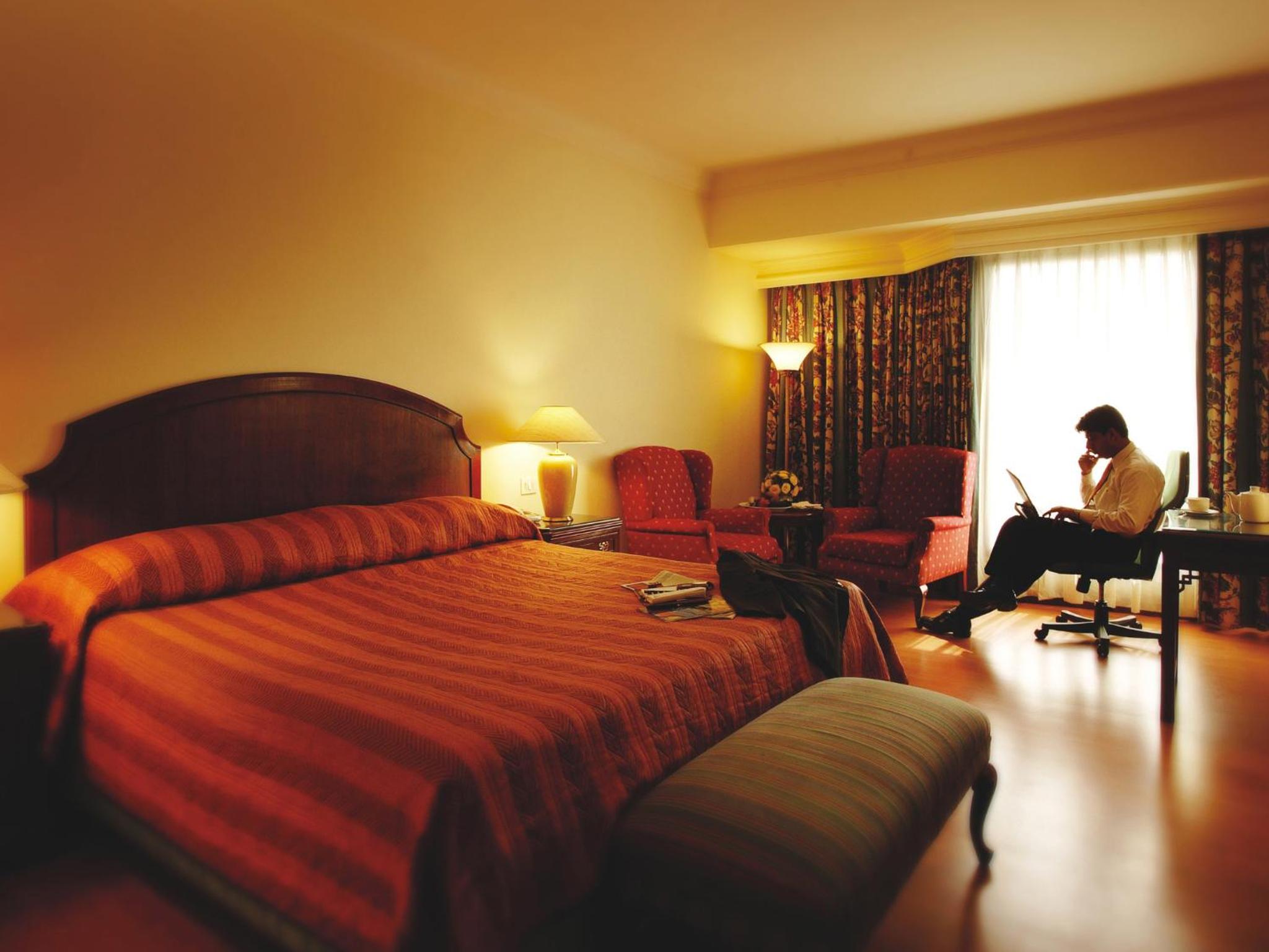Lalit Club Room Twin Bed with Complimentary One way Airport Transfers , 15% off on session on Spa and Enjoy Happy Hours with 1+1 offer on Beverages - Photo 4