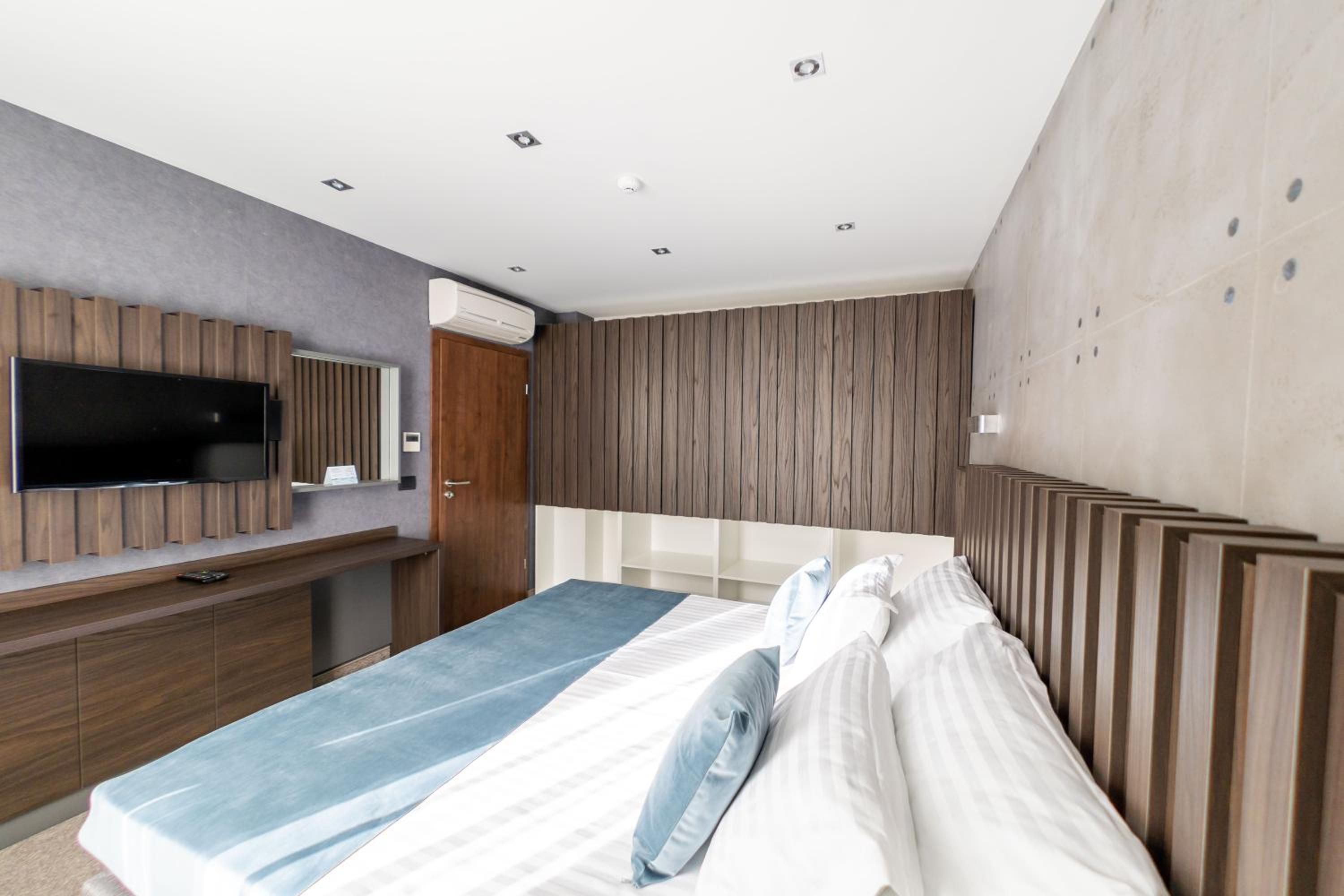One-Bedroom Apartment - Photo 4