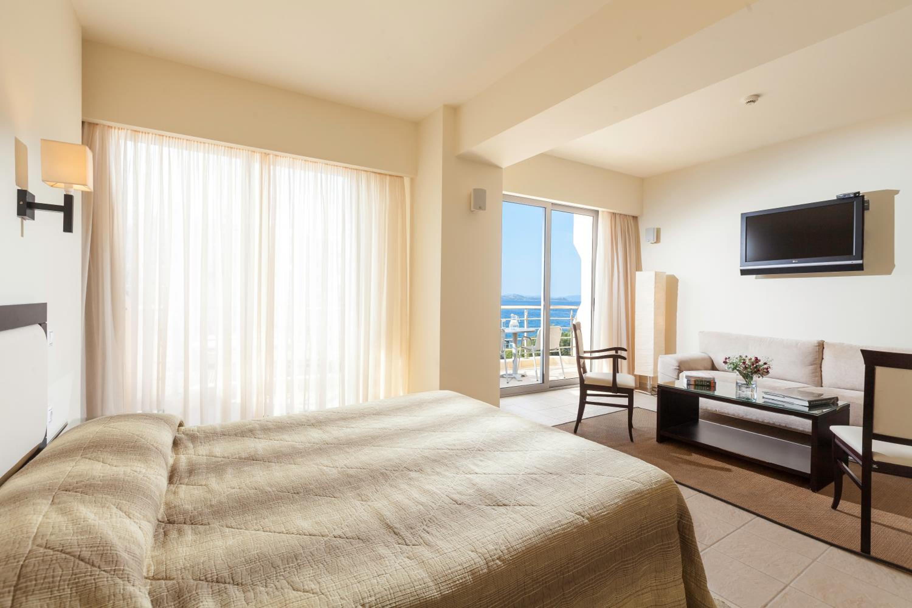 Executive Suite - Photo 6