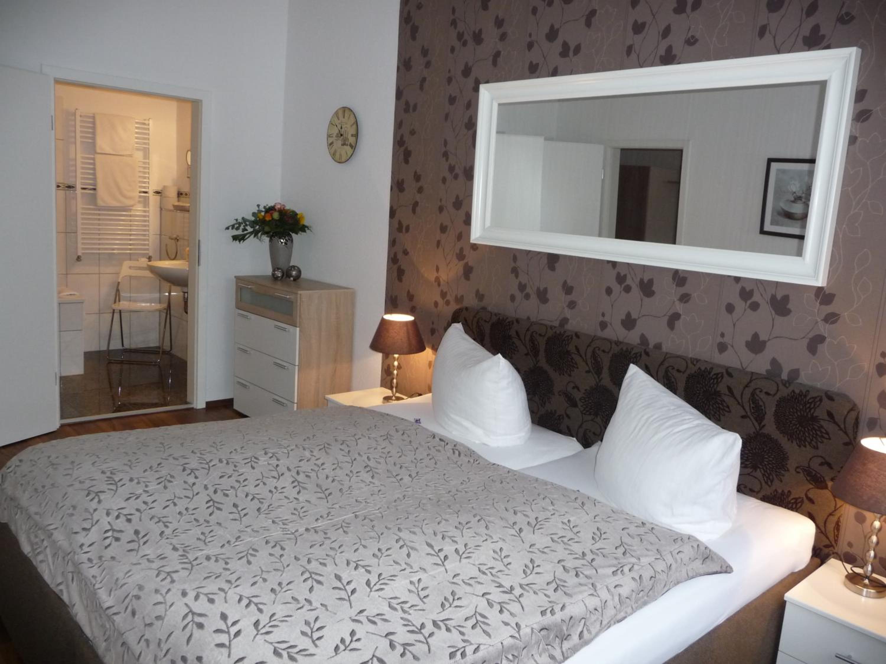 Suite - Photo 8
