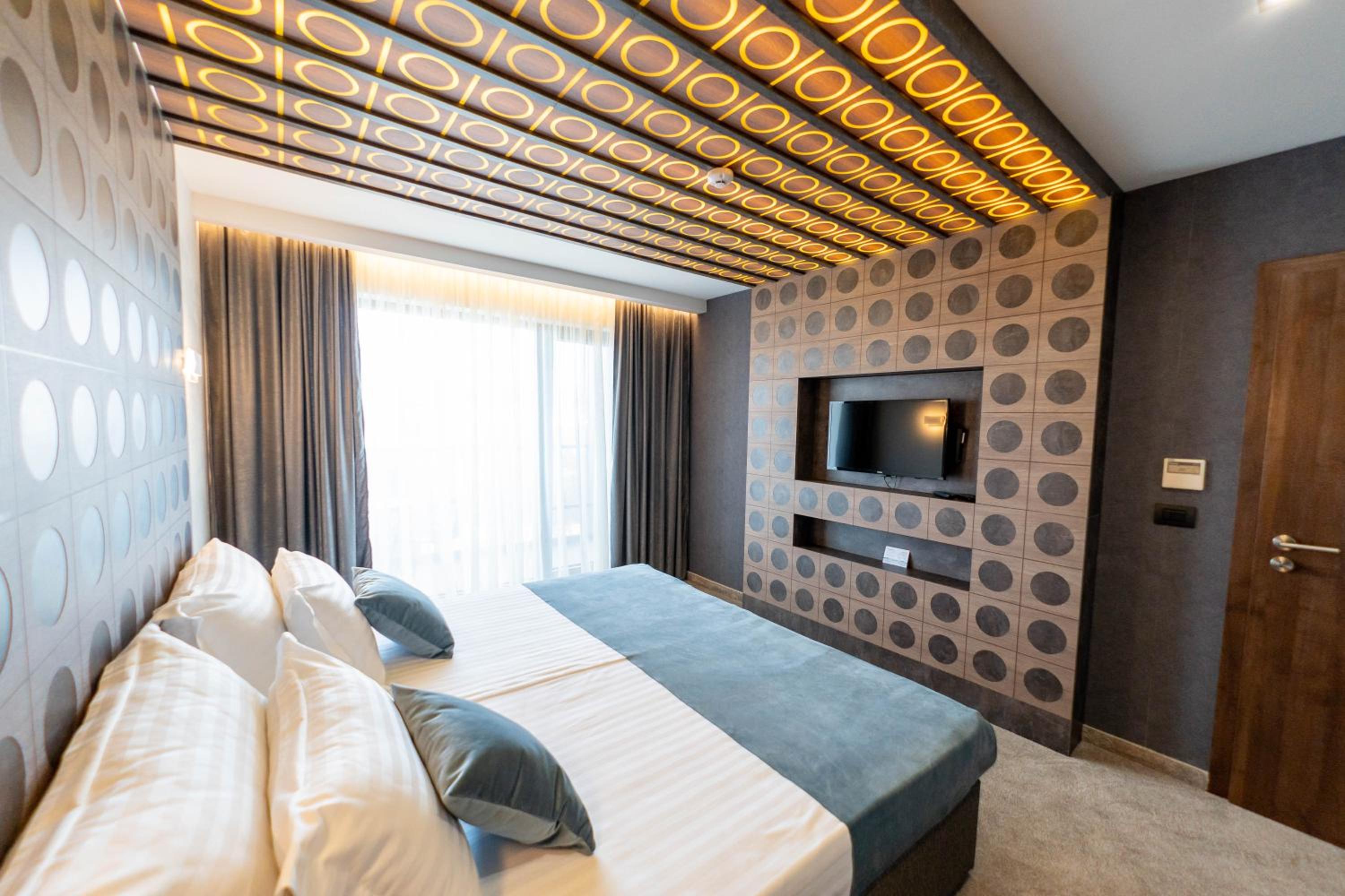 Deluxe Double Room - Photo 1