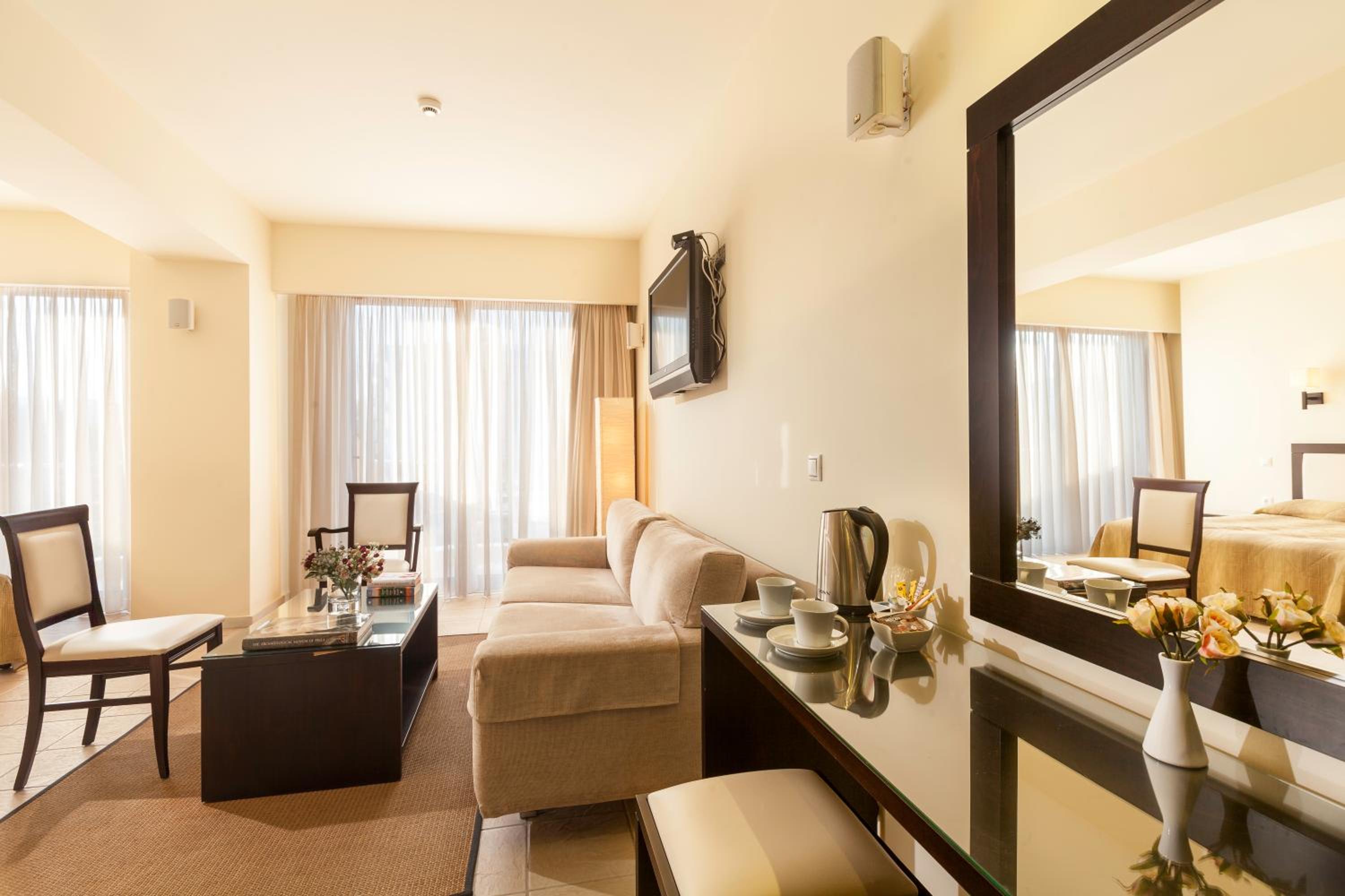 Executive Suite - Photo 4