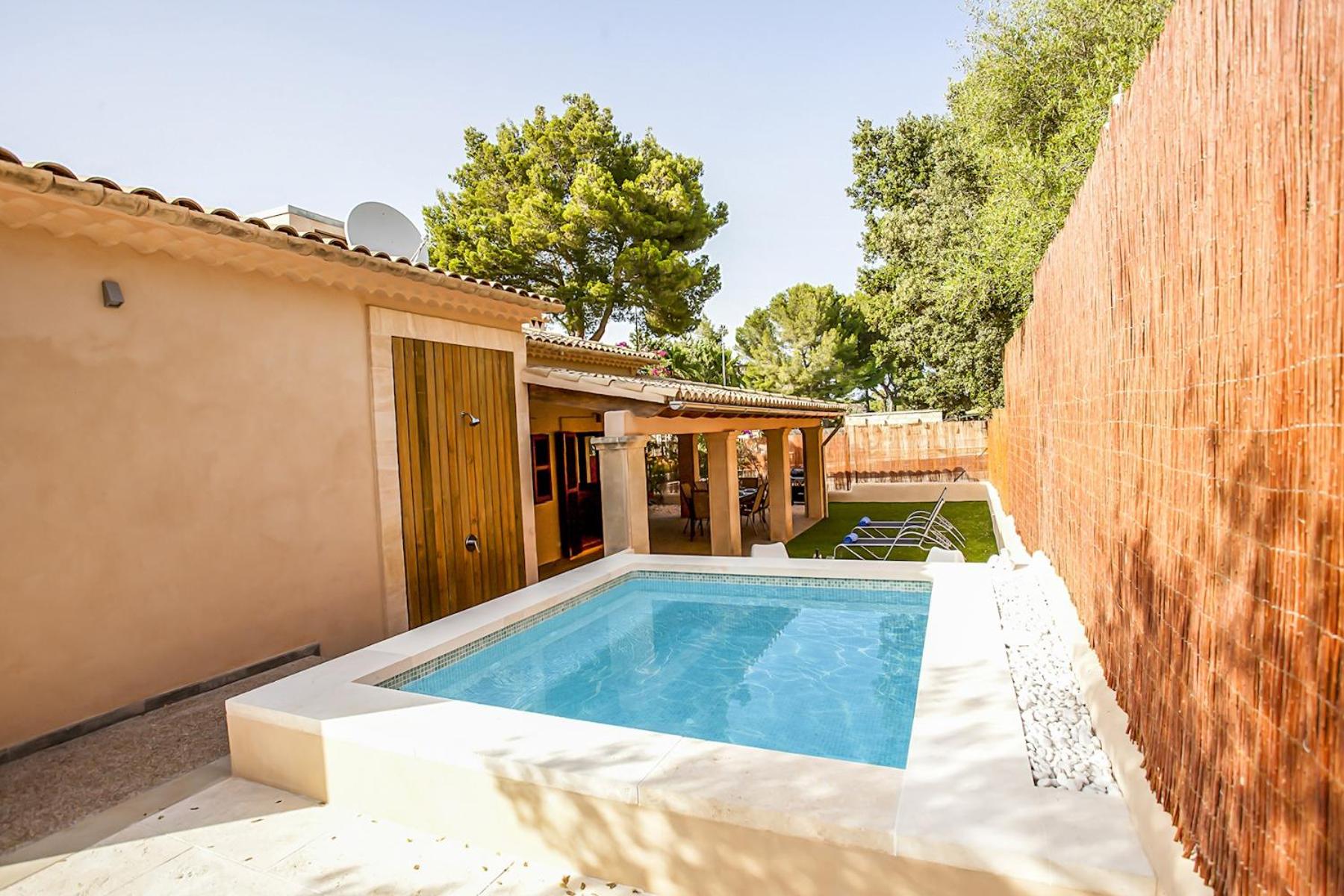 Villa photo 2