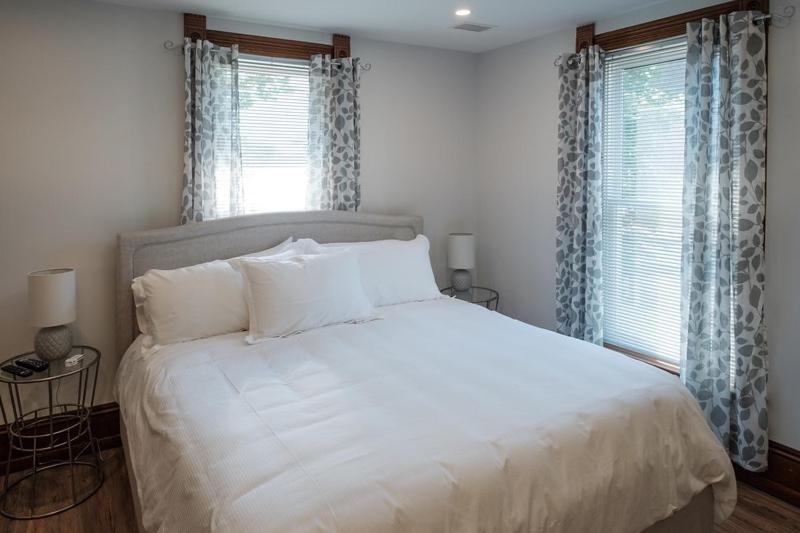 Deluxe King Suite photo 1