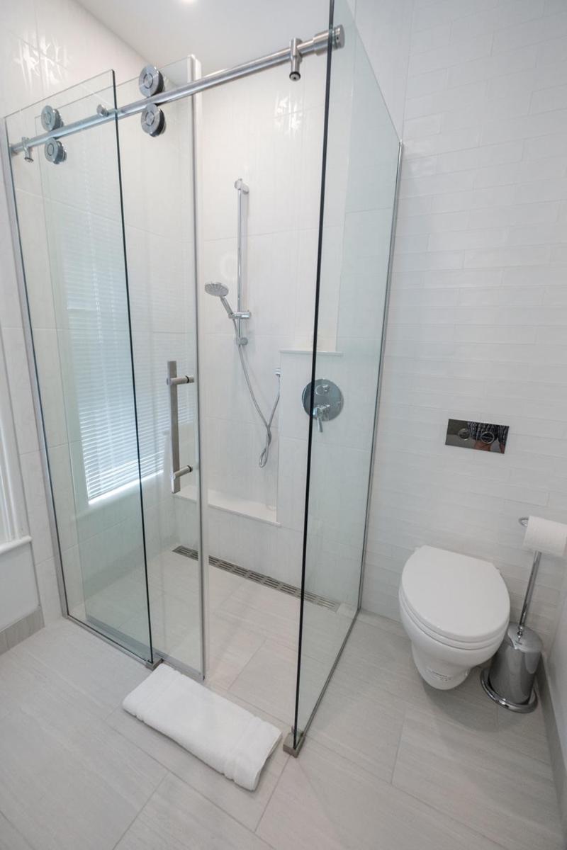 Deluxe King Suite photo 3