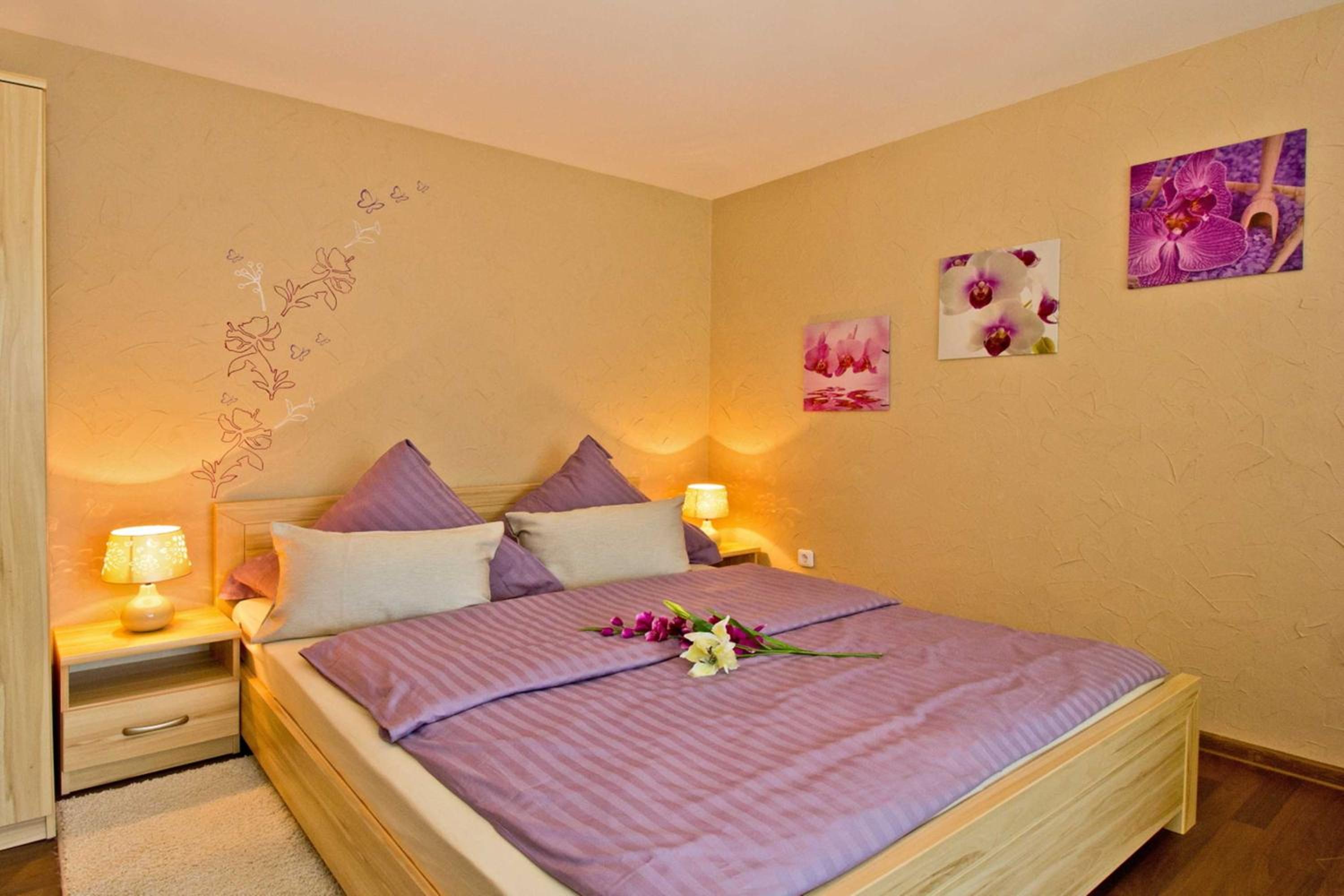 One-Bedroom Apartment with Shower photo 3