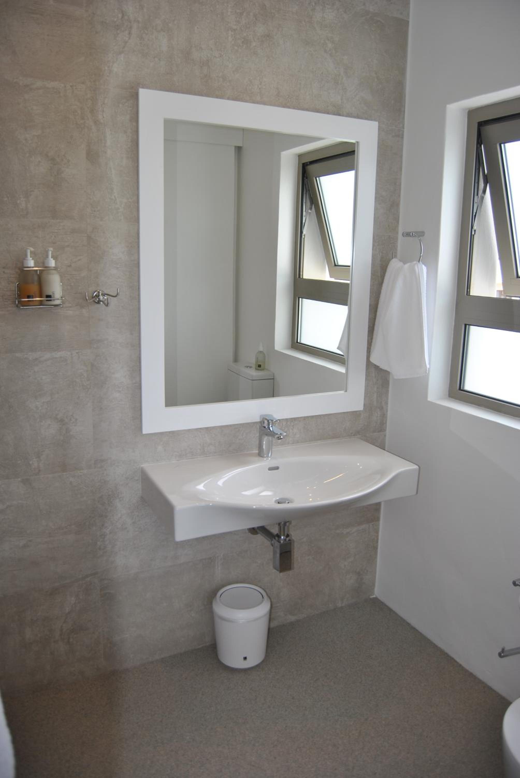Deluxe King Suite photo 2