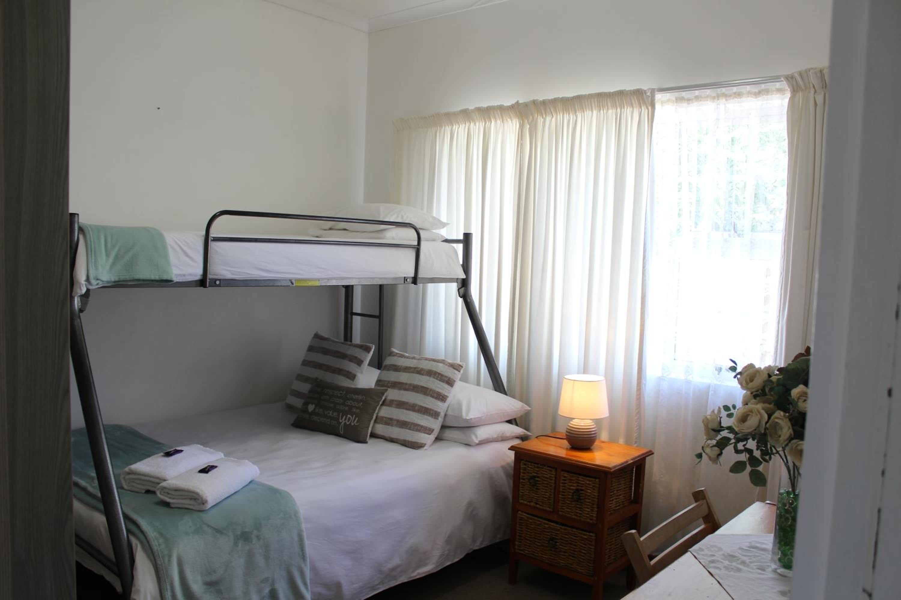 Two-Bedroom House - Photo 2