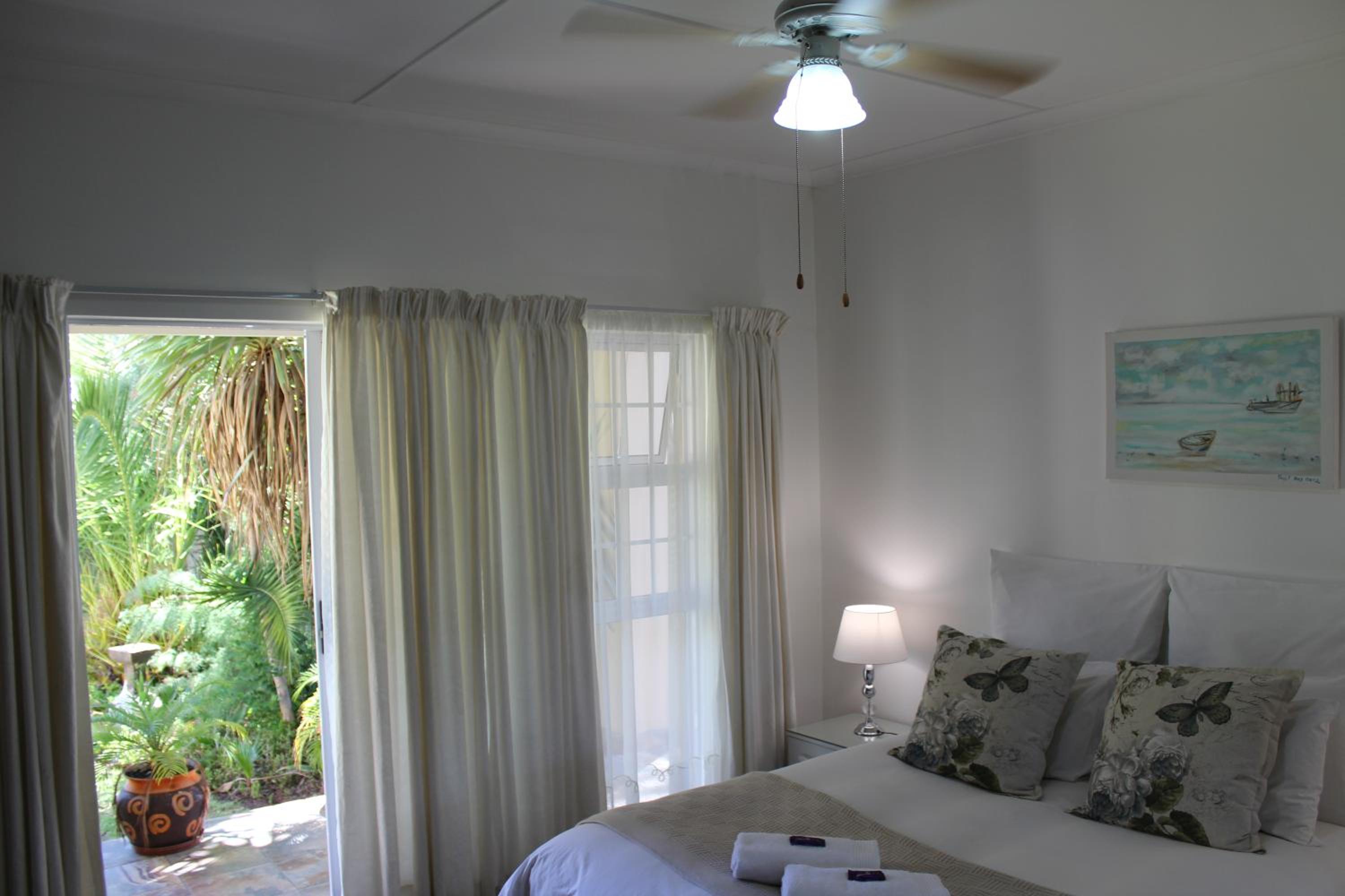 Two-Bedroom House - Photo 5